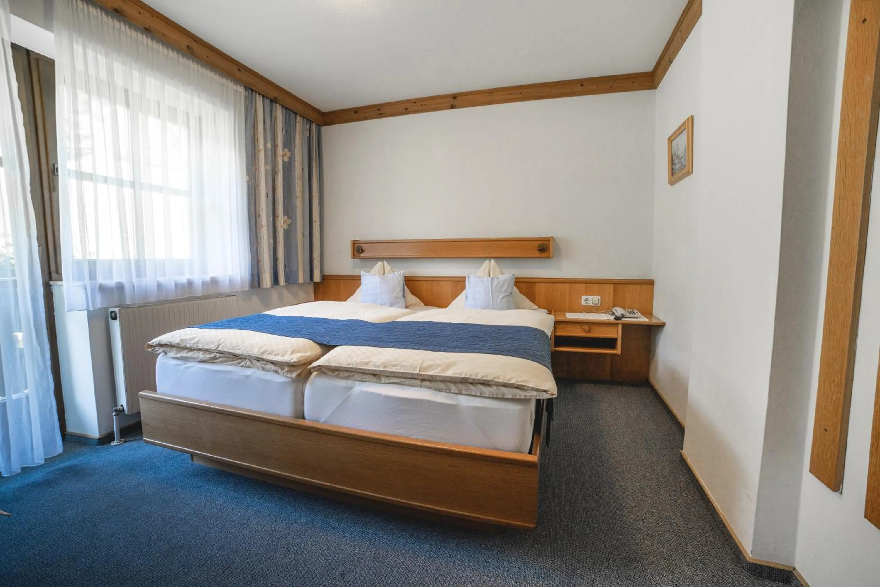 Bed in Hotel Landhaus Neumayr