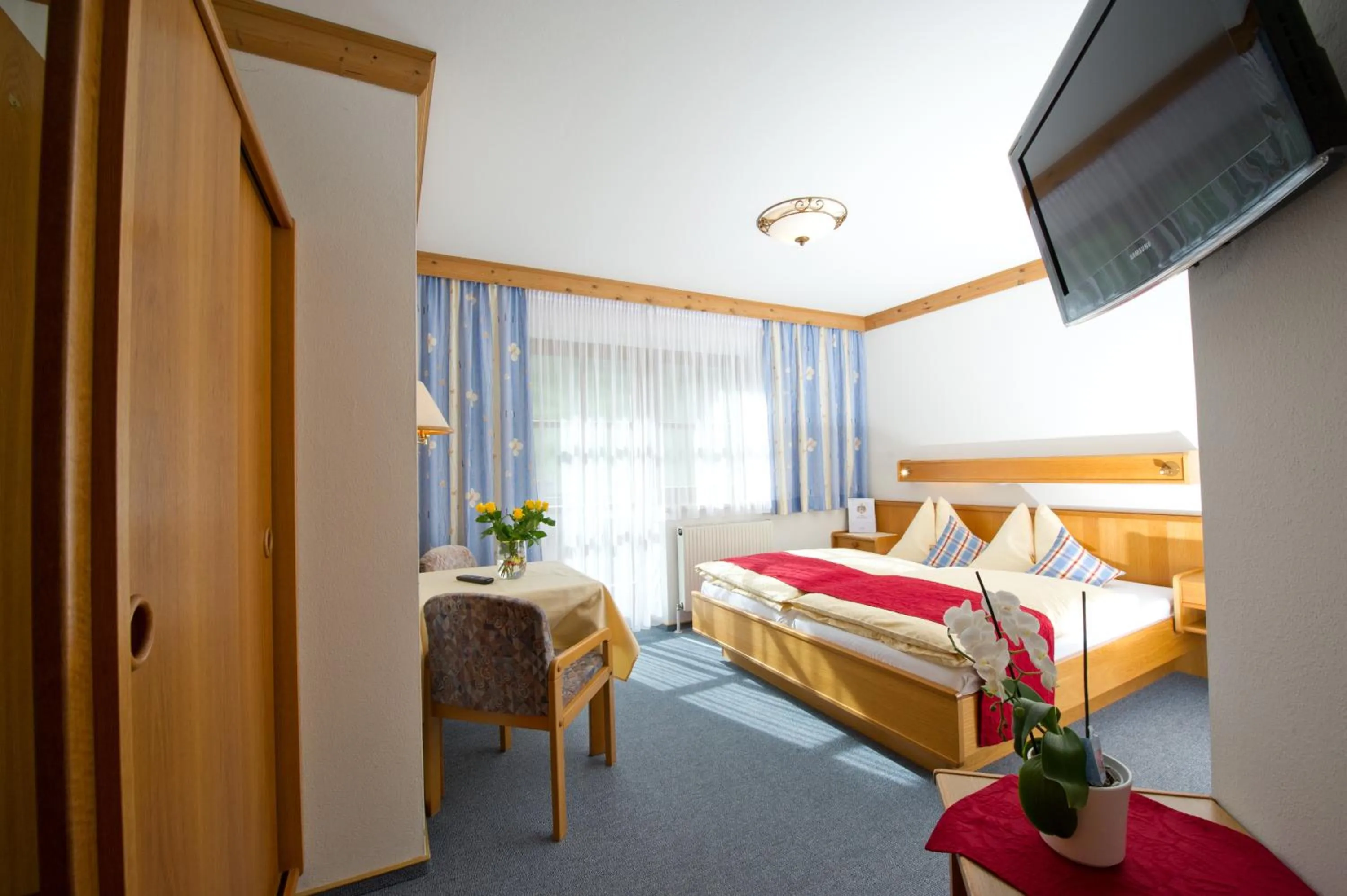Photo of the whole room, Bed in Hotel Landhaus Neumayr