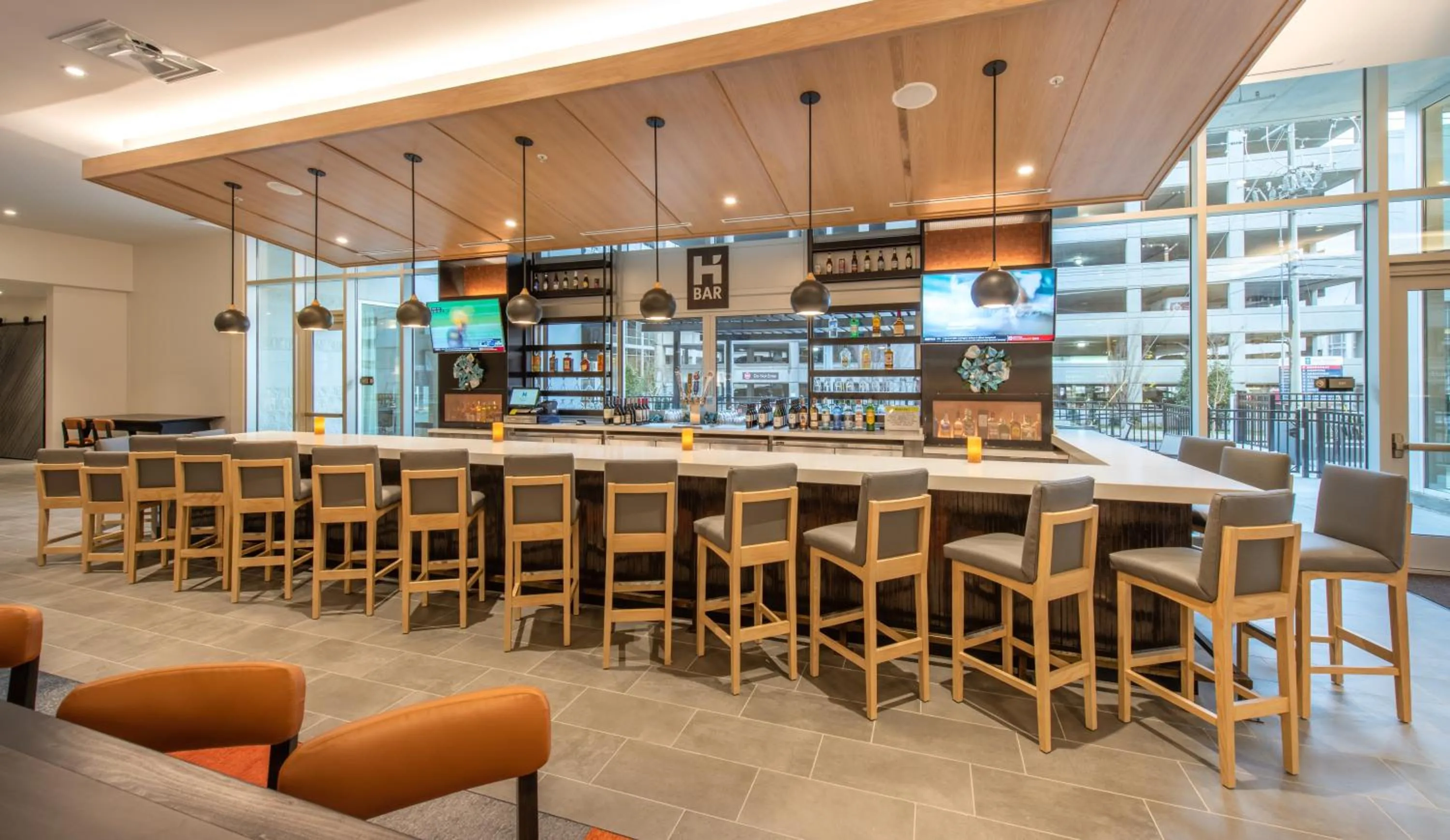 Lounge or bar in Hyatt House Nashville at Vanderbilt