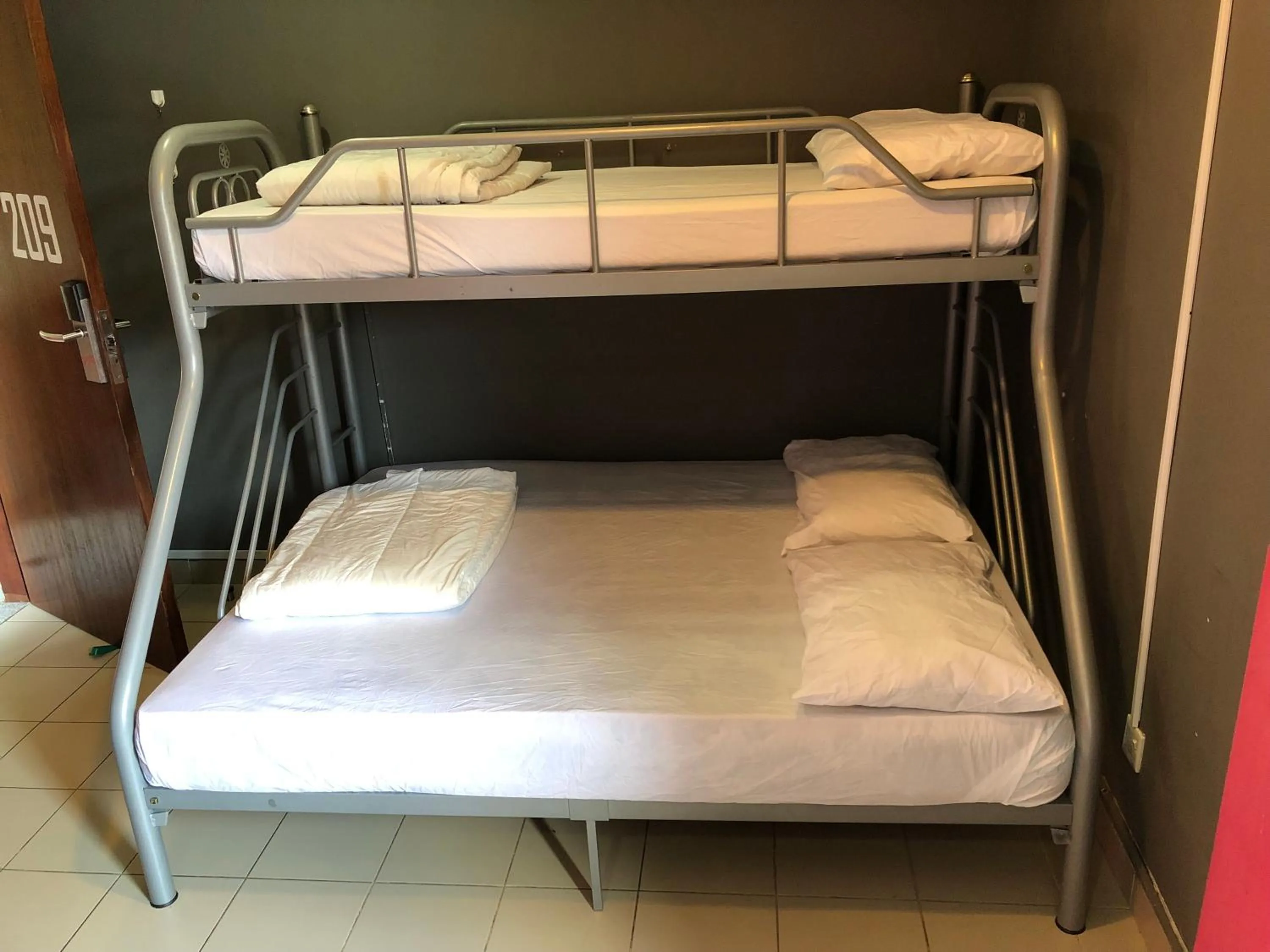 Bed in Snooze Inn @Dickson Road