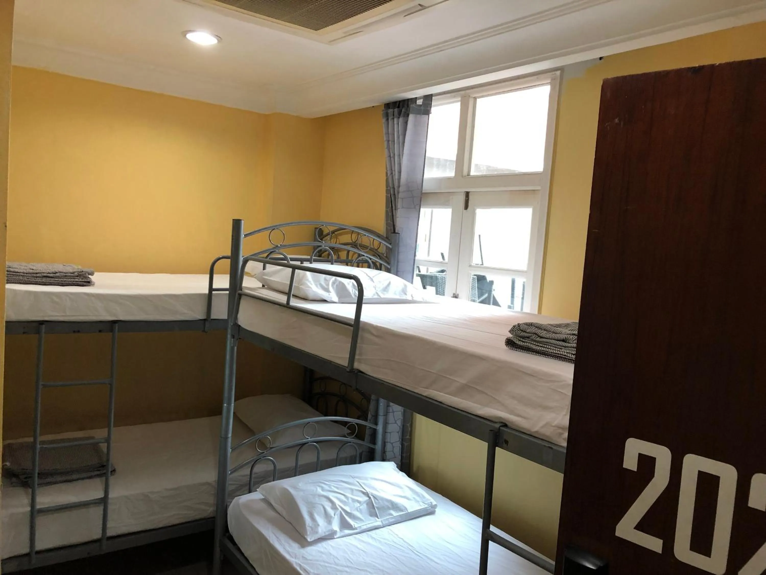 Bed in Snooze Inn @Dickson Road