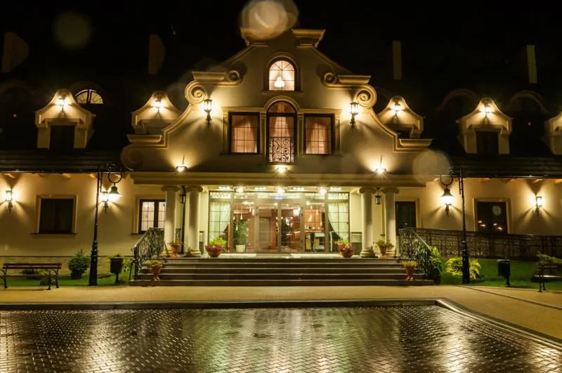 Property building in Dwór Kresowy