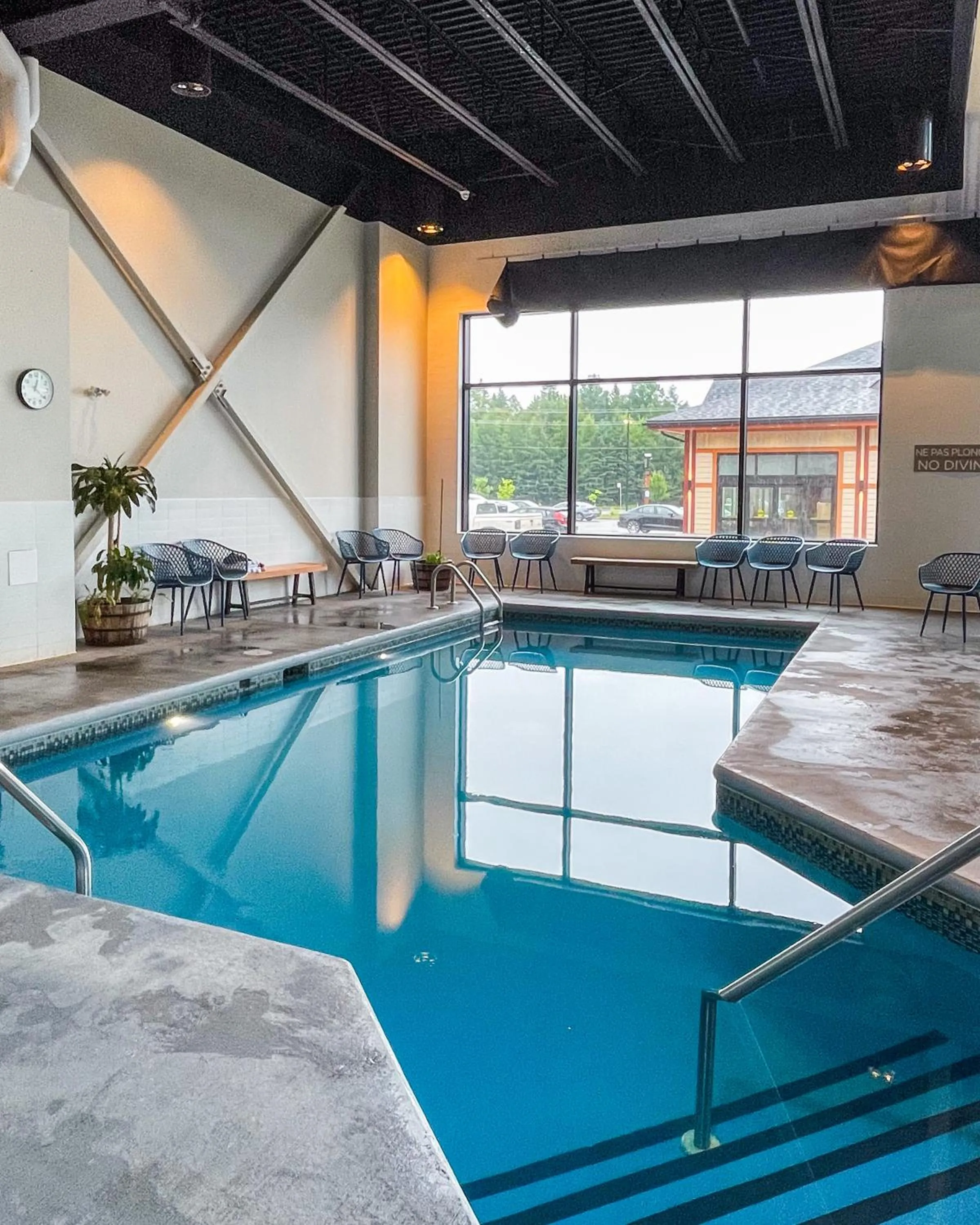 Swimming pool in Microtel Inn & Suites by Wyndham Mont Tremblant