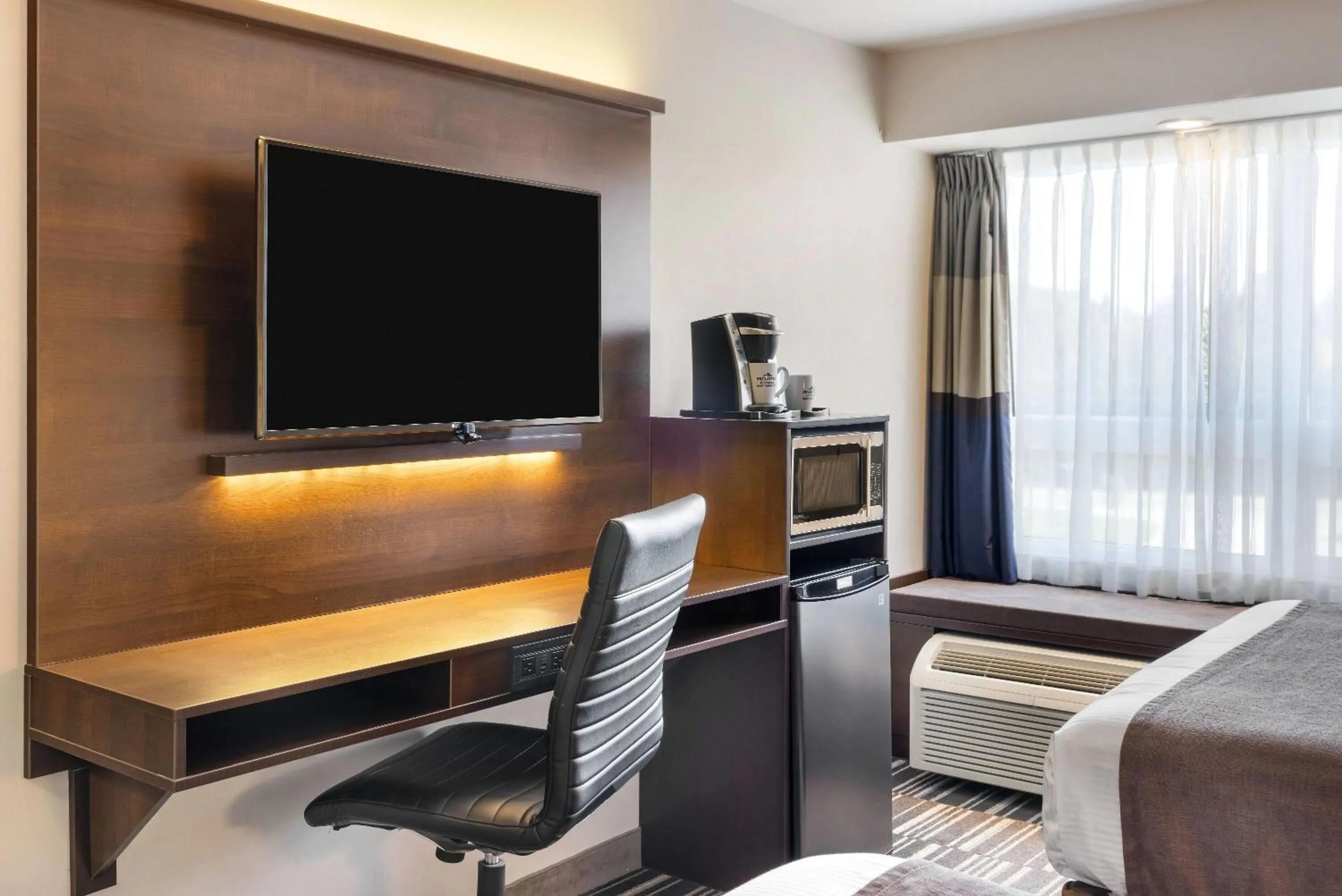 Bed in Microtel Inn & Suites by Wyndham Mont Tremblant