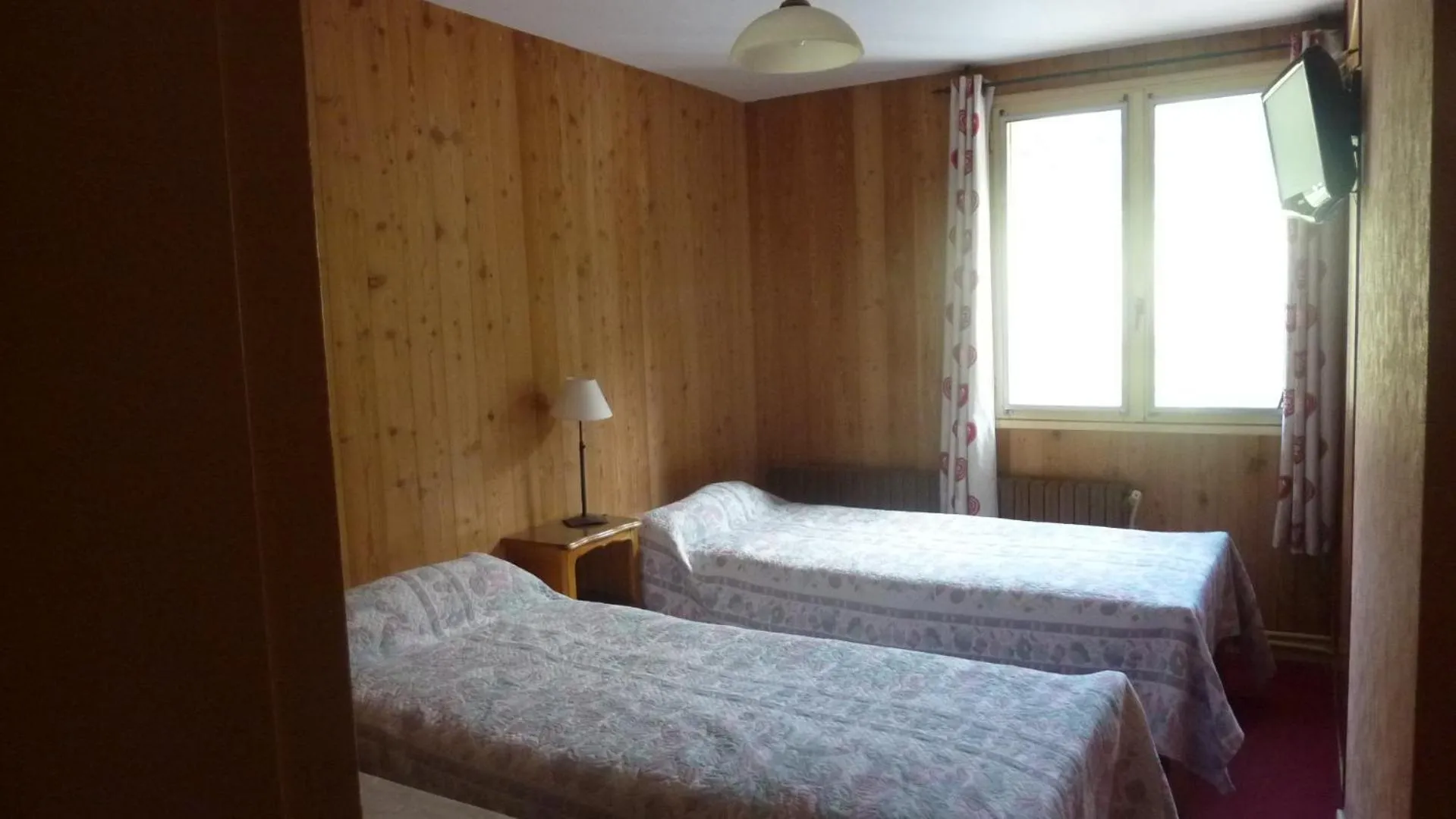 Photo of the whole room, Bed in Les Agneaux