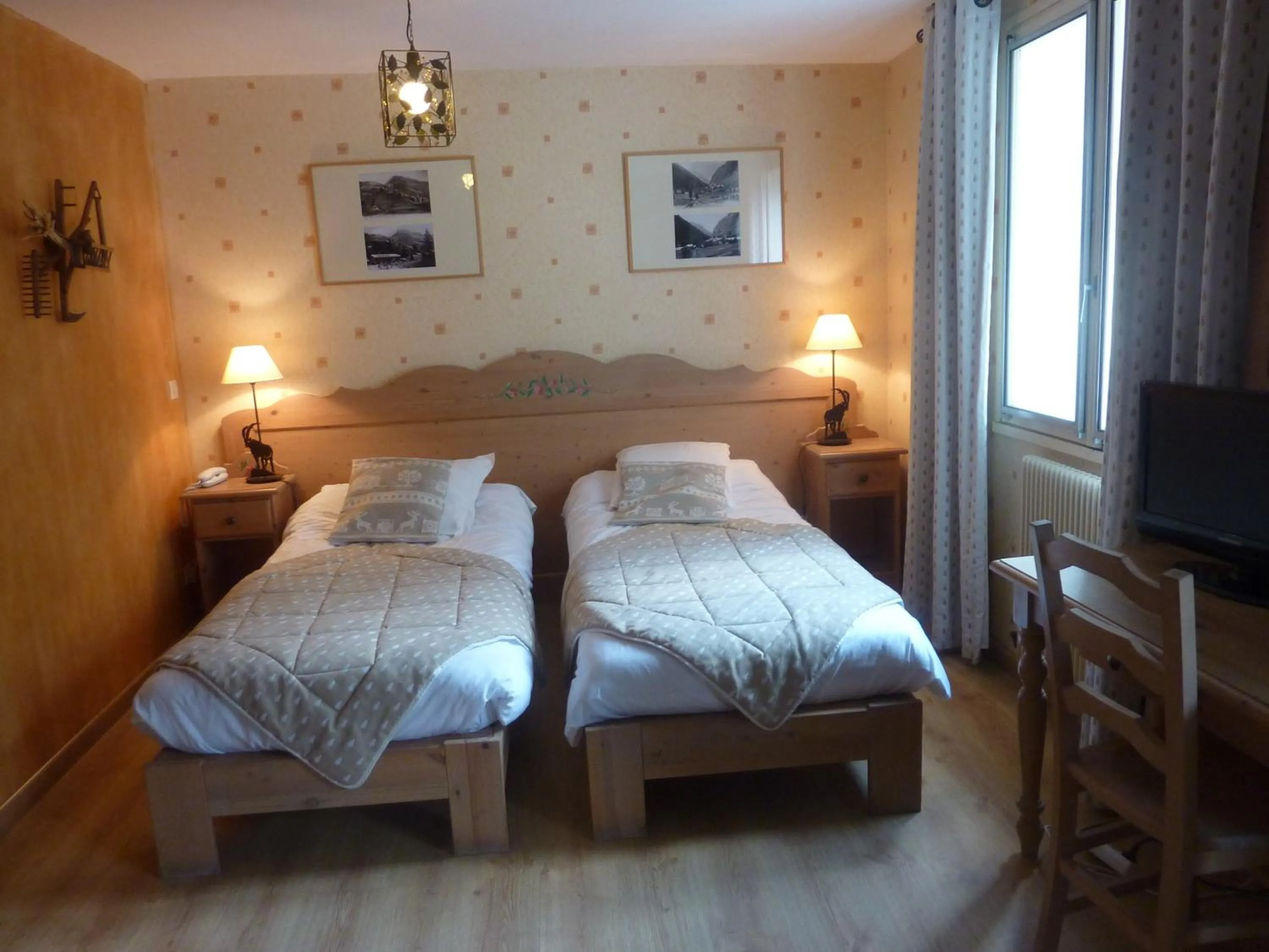 Photo of the whole room, Bed in Les Agneaux