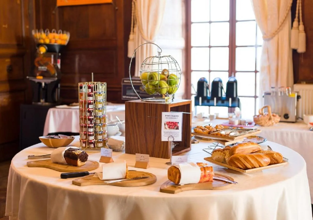 Breakfast in Les Dépendances de Chapeau Cornu