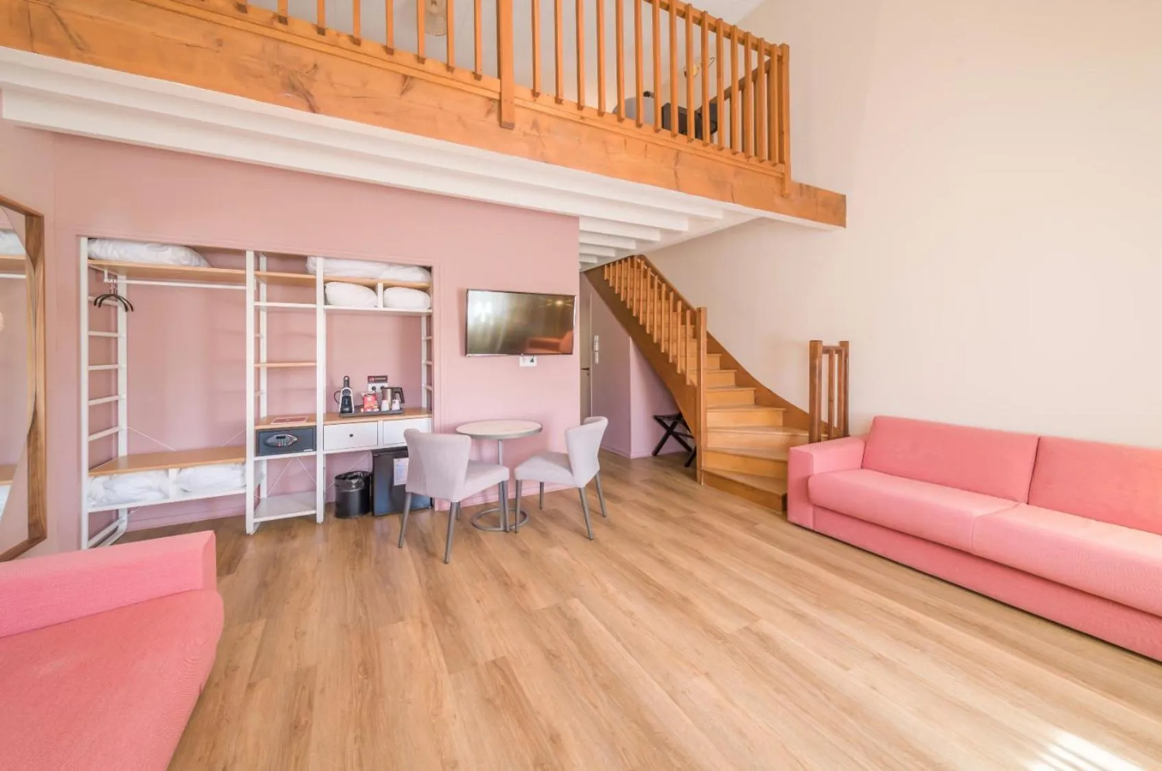 Photo of the whole room in Les Dépendances de Chapeau Cornu