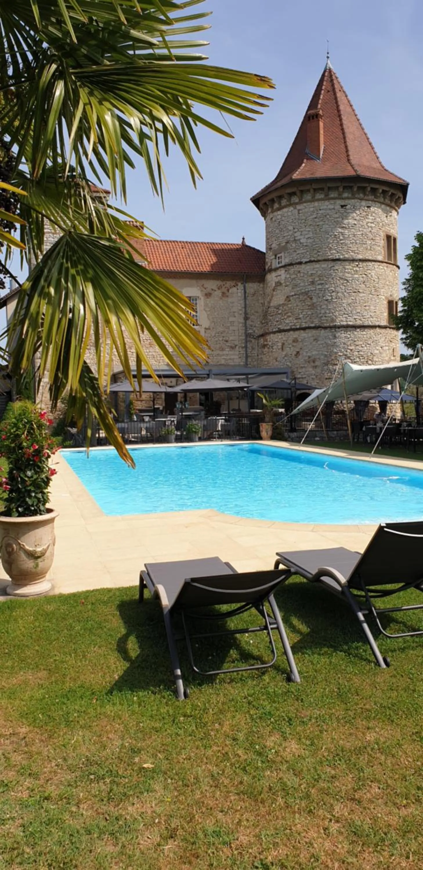 Property building in Les Dépendances de Chapeau Cornu