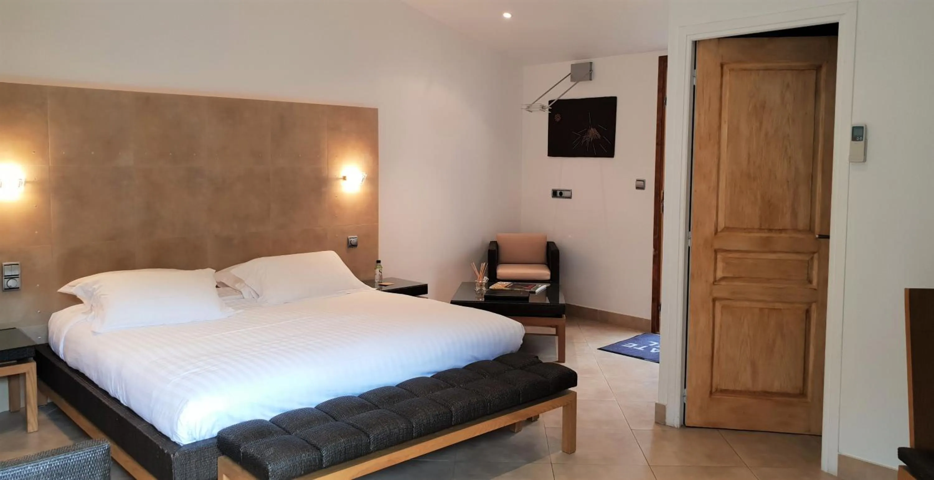 Bedroom, Bed in Private Hôtel - Adults Only