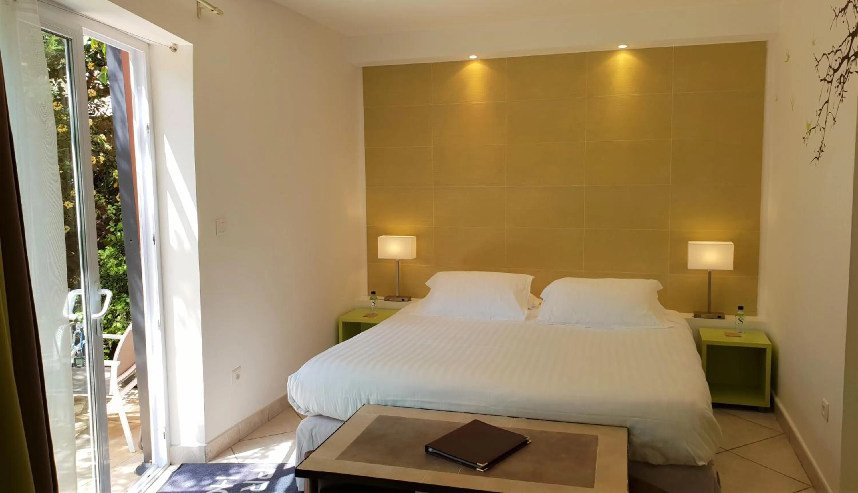 Bedroom, Bed in Private Hôtel - Adults Only