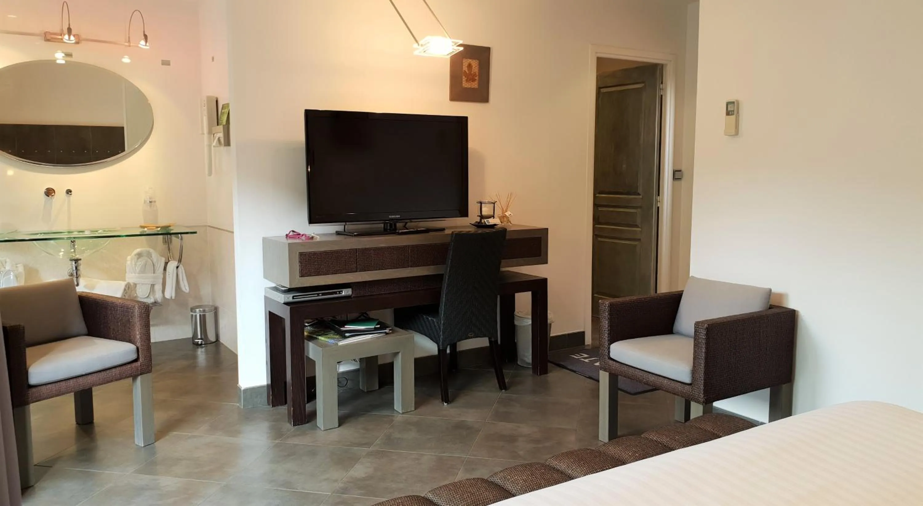 Bedroom, Bed in Private Hôtel - Adults Only