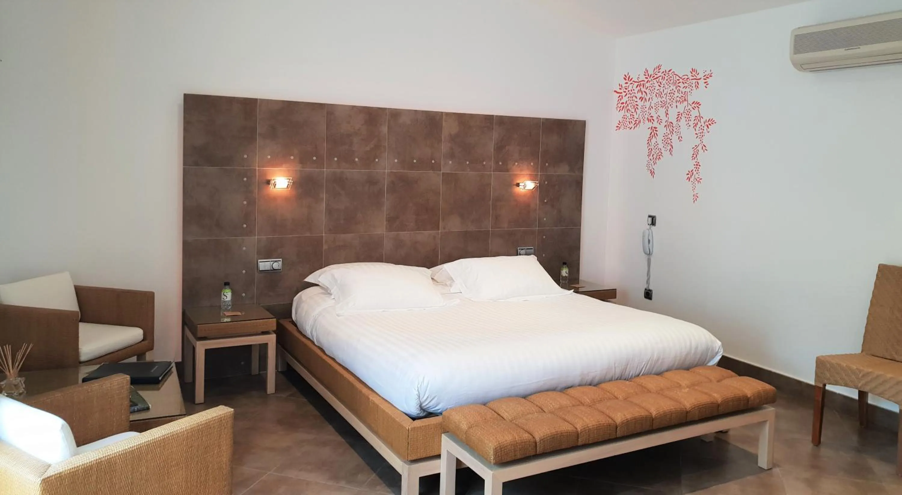 Bedroom, Bed in Private Hôtel - Adults Only