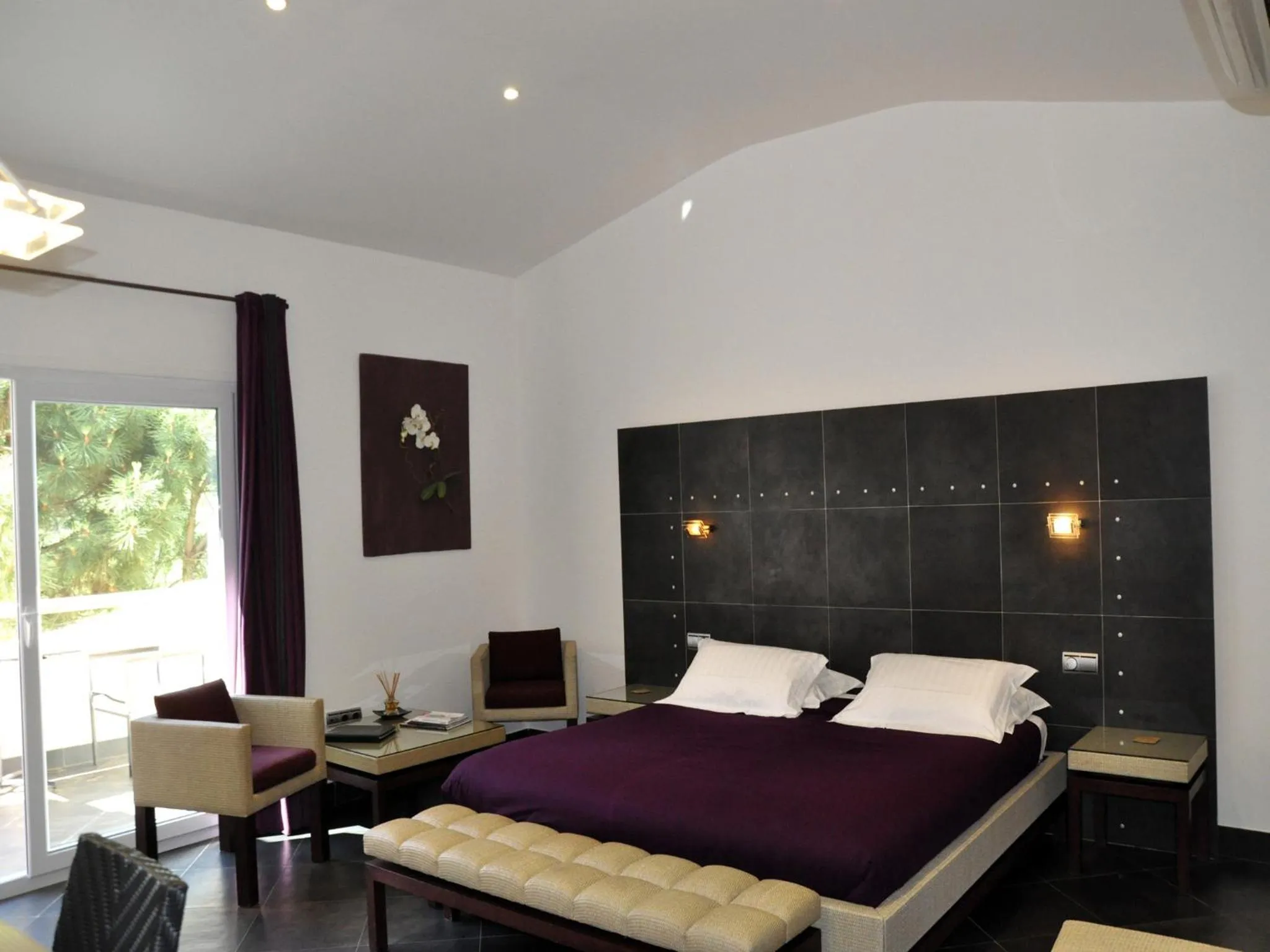 Bedroom, Bed in Private Hôtel - Adults Only