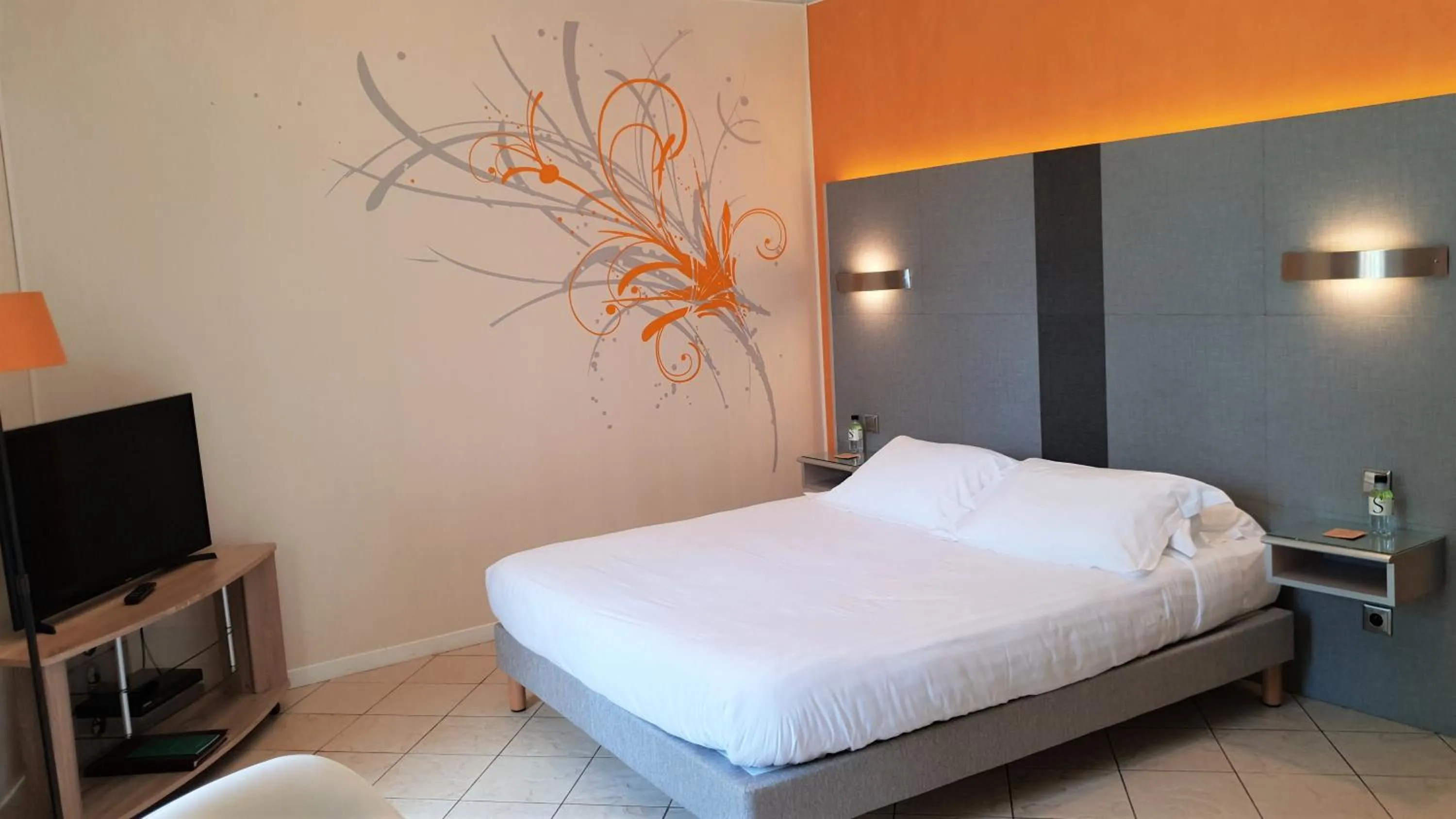 Bedroom, Bed in Private Hôtel - Adults Only