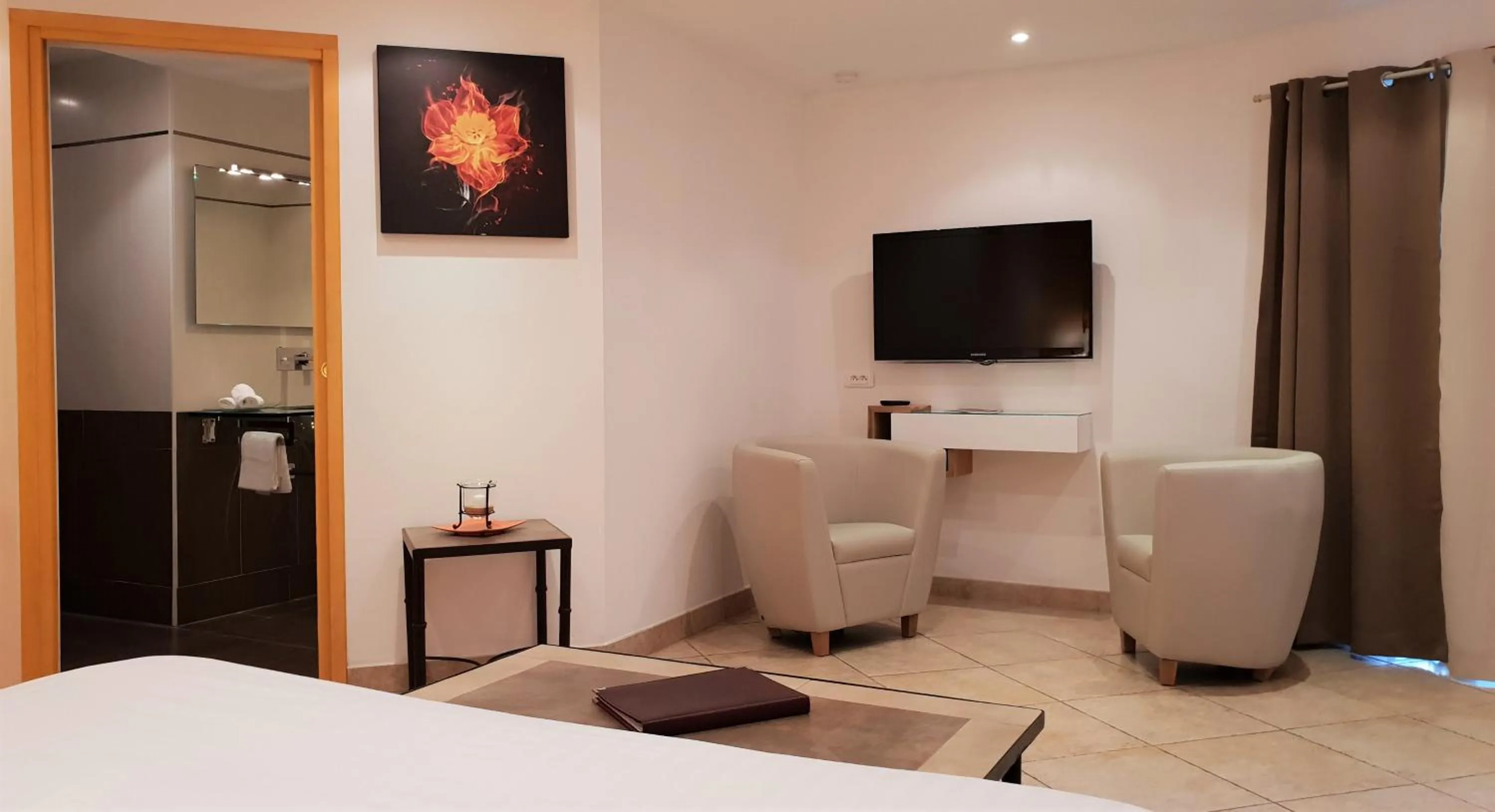 Bedroom in Private Hôtel - Adults Only