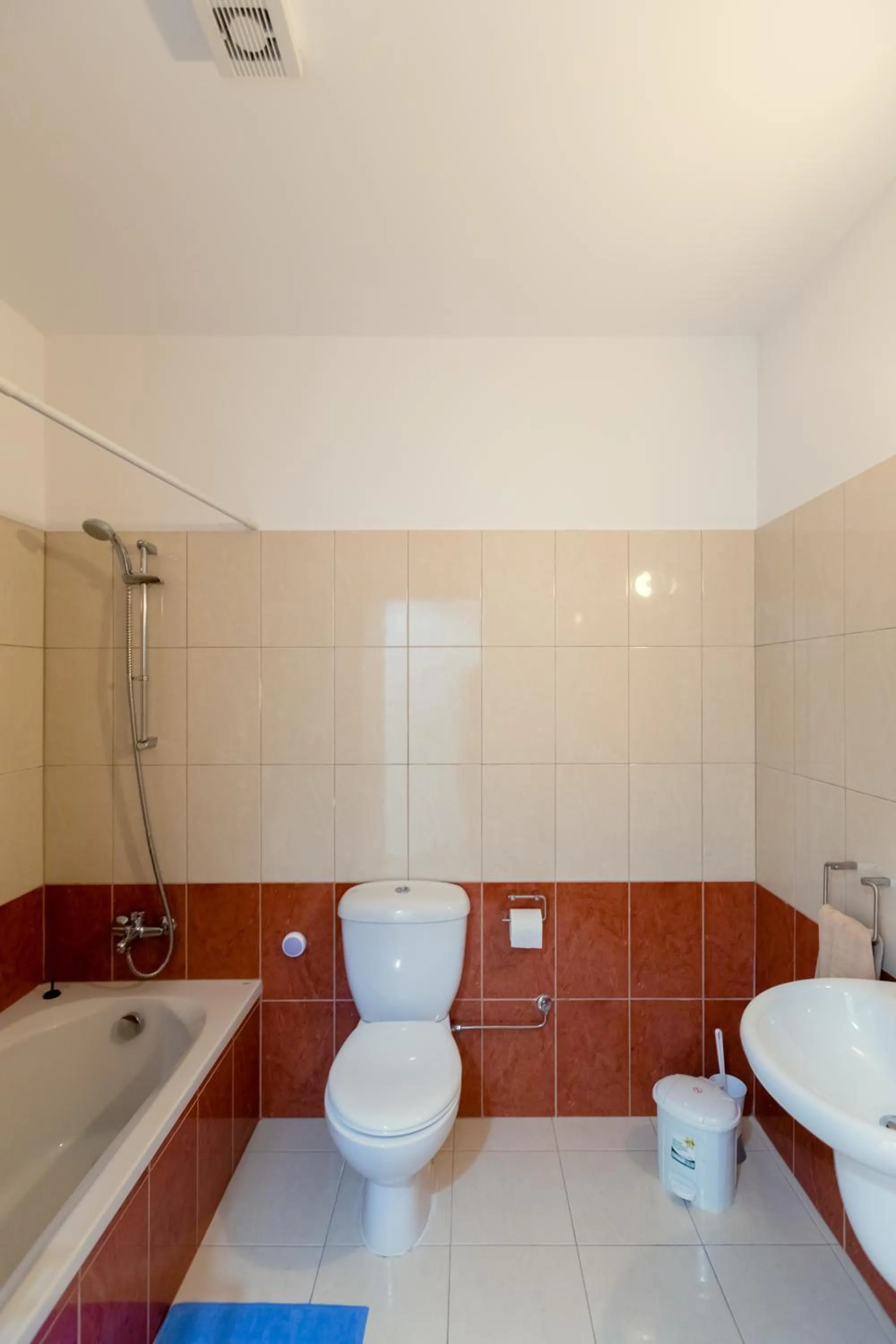 Toilet in Oceania Bay Village