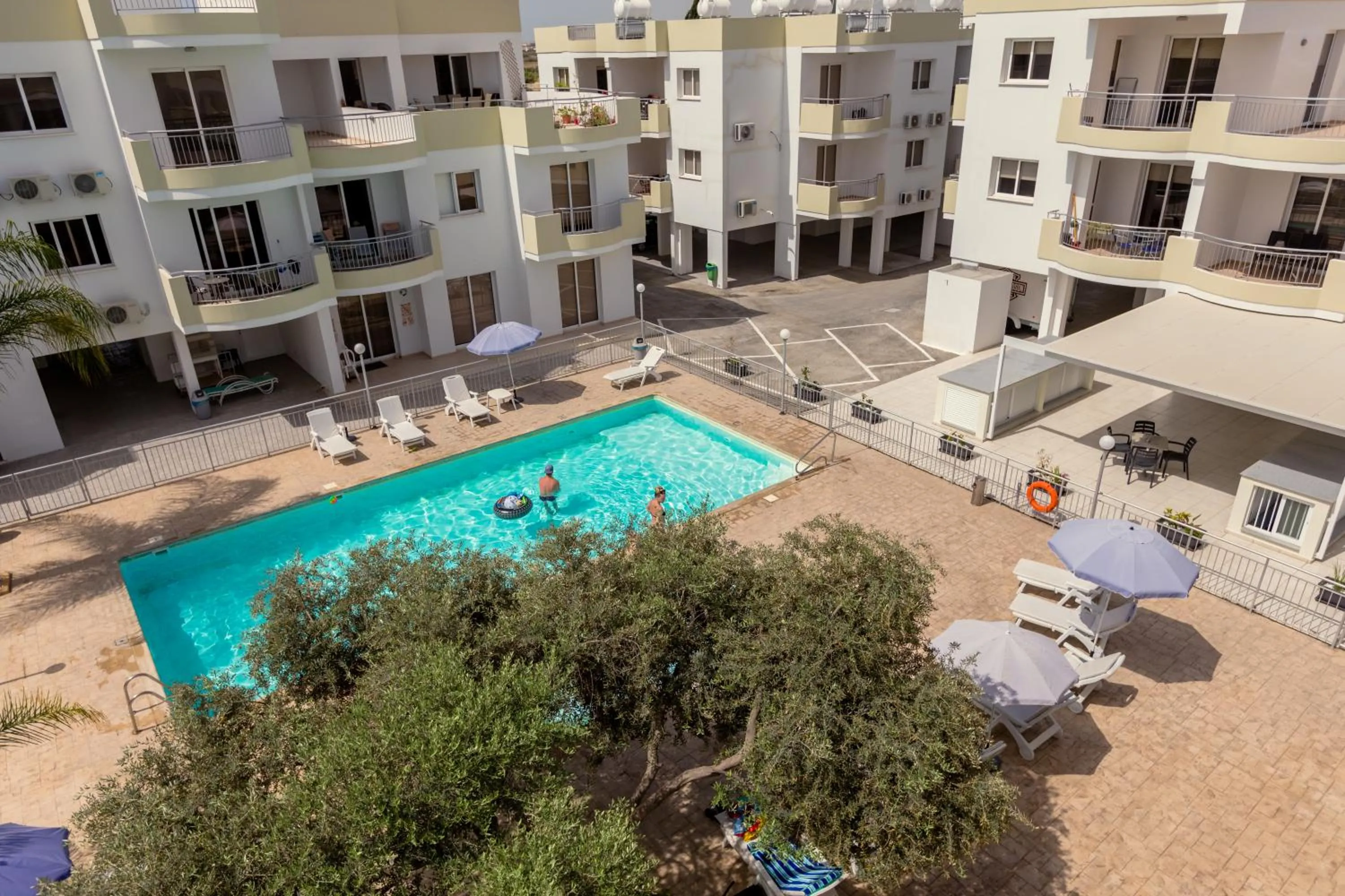 Swimming pool in Oceania Bay Village