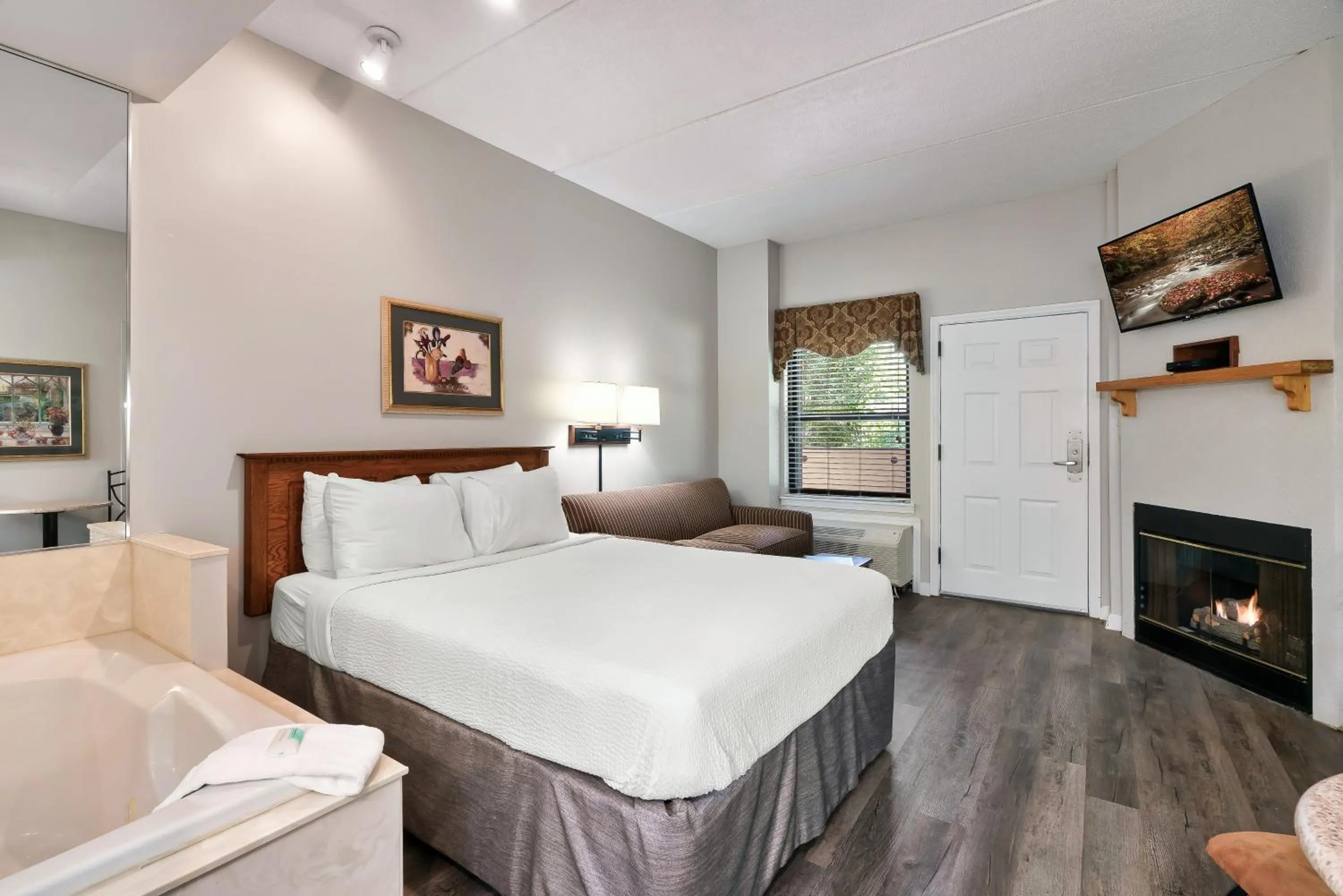 Bed in Gatlinburg Town Square