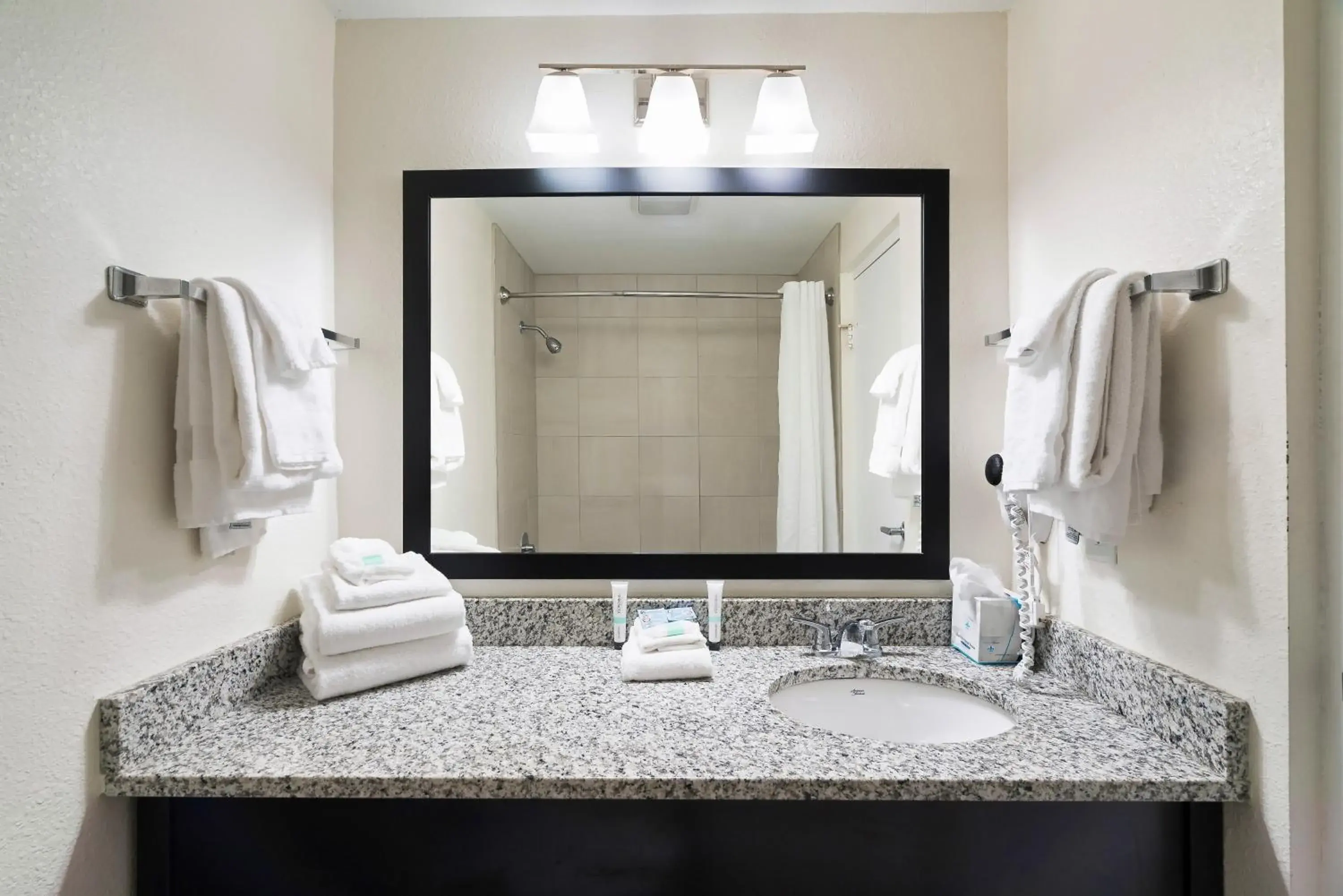 GTVH - Standard Queen Room in Gatlinburg Town Square GTVH - Standard Queen Room in Gatlinburg Town Square