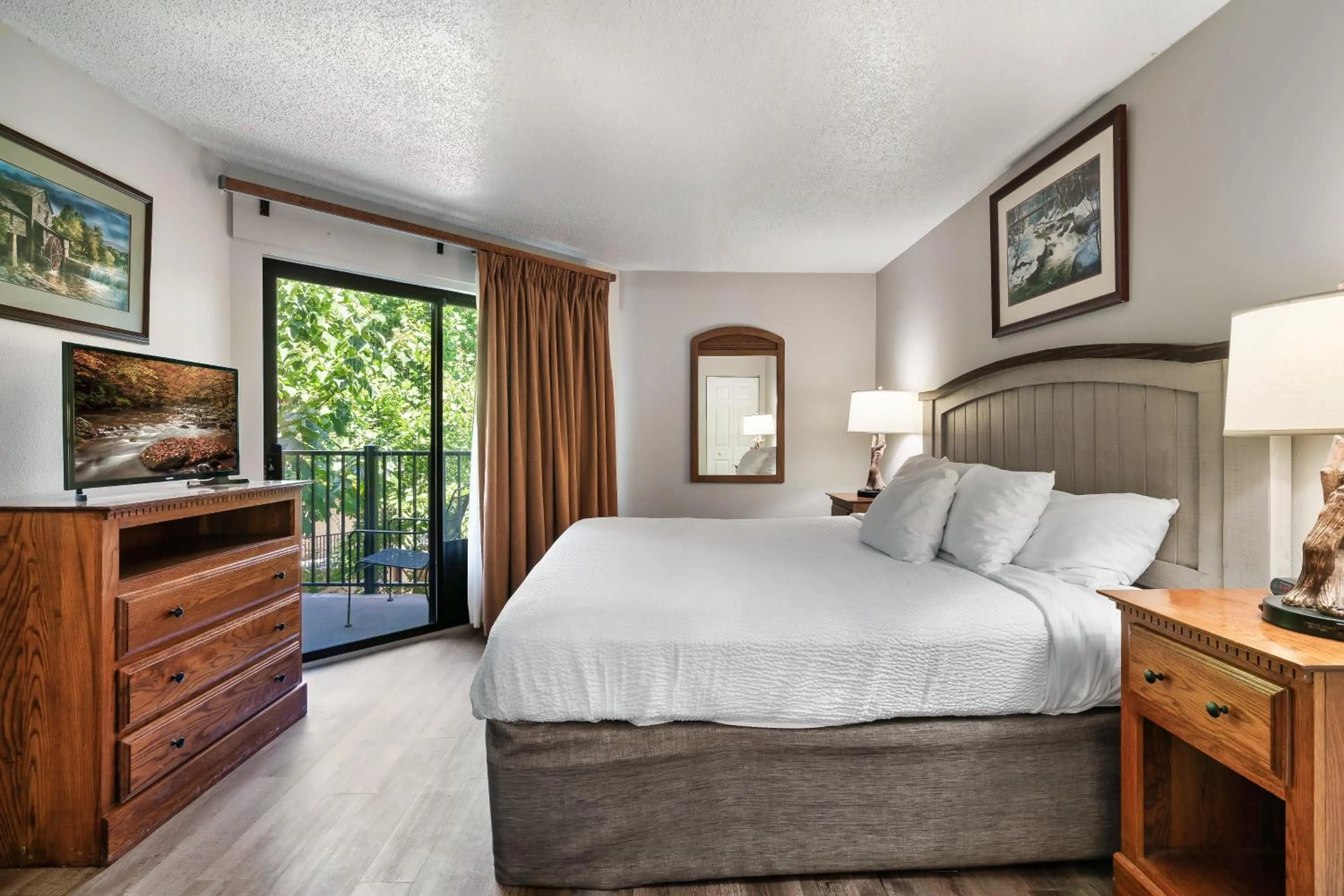 Bed in Gatlinburg Town Square