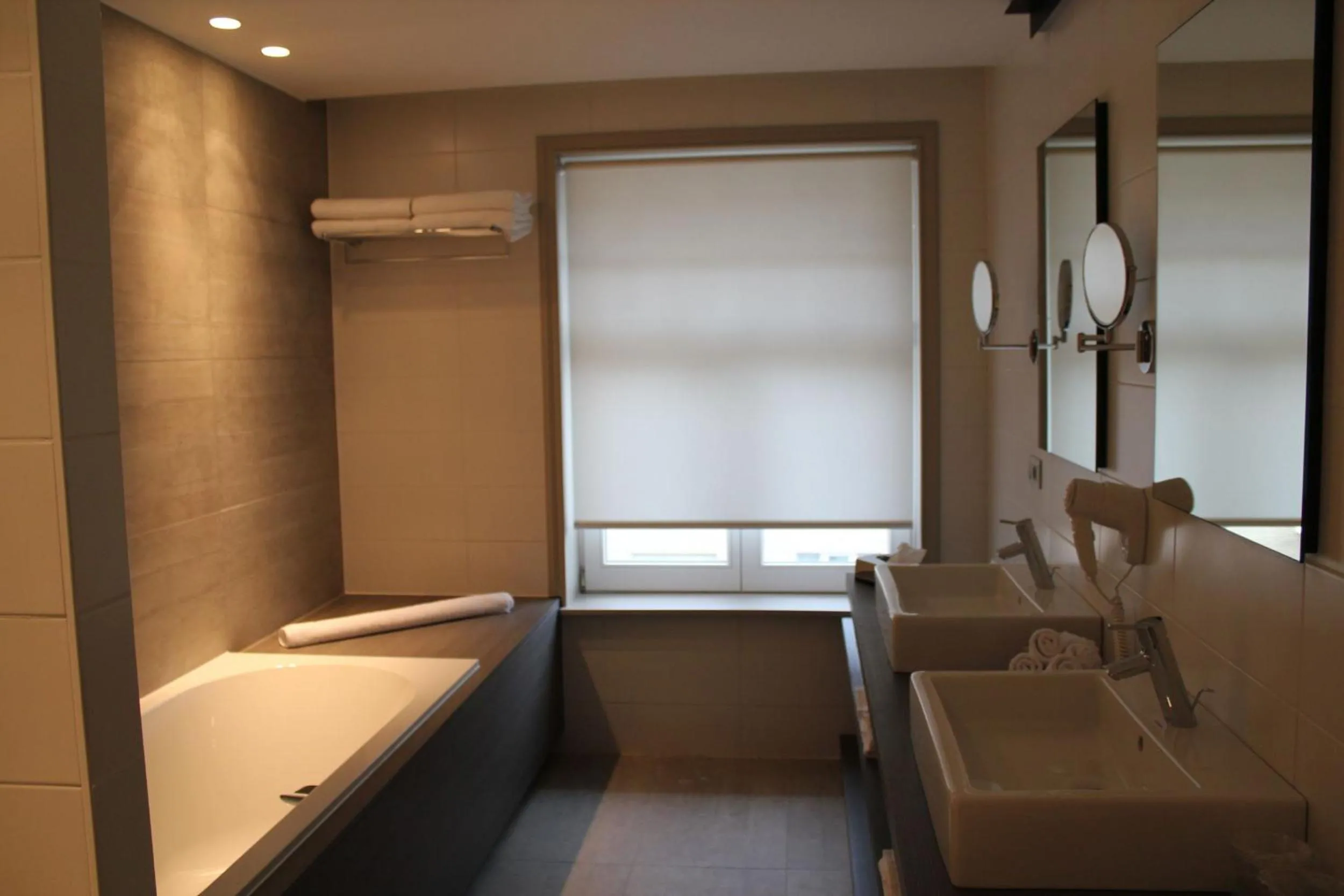 Bathroom, Bed in Hotel Astel