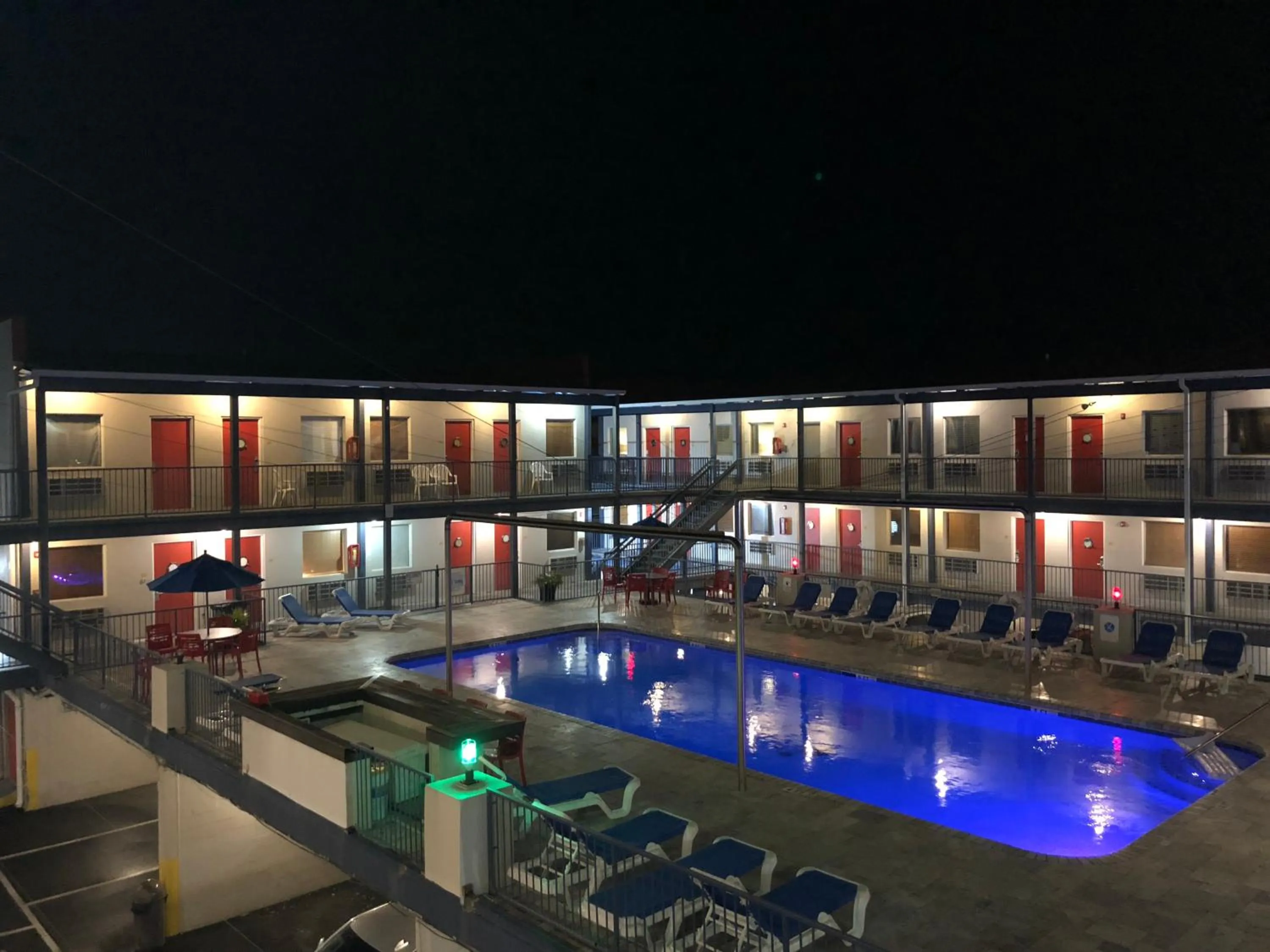 Night in Sea and Breeze Hotel and Condo