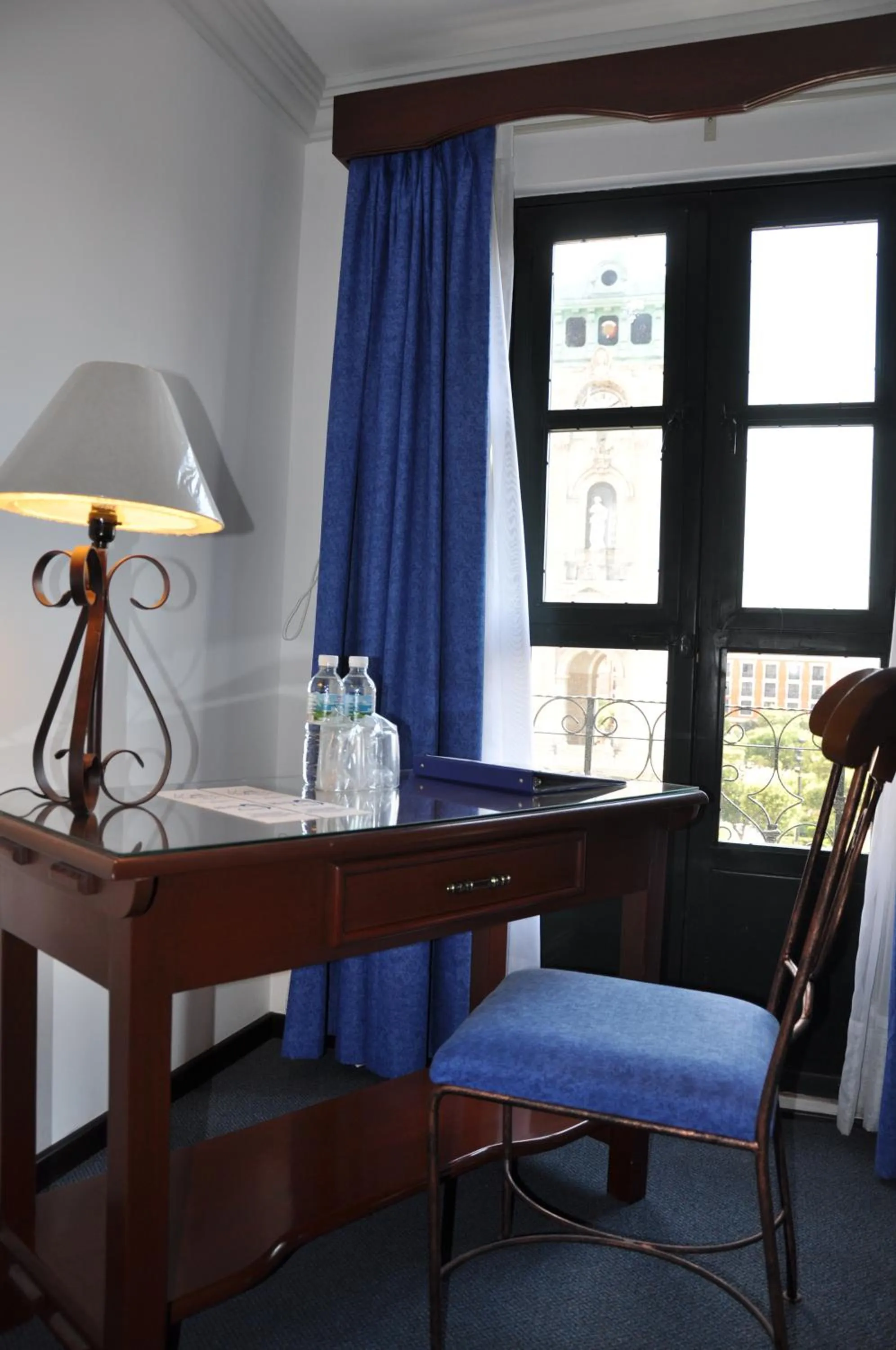 Bedroom in Hotel Ciros