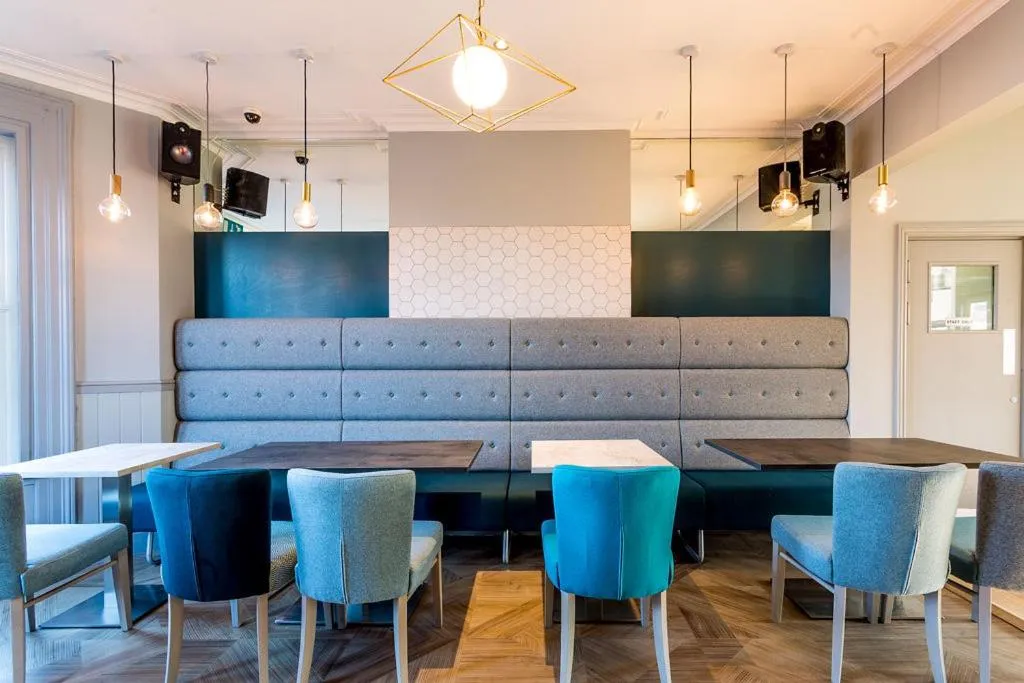 Restaurant/places to eat in Bawn Lodge