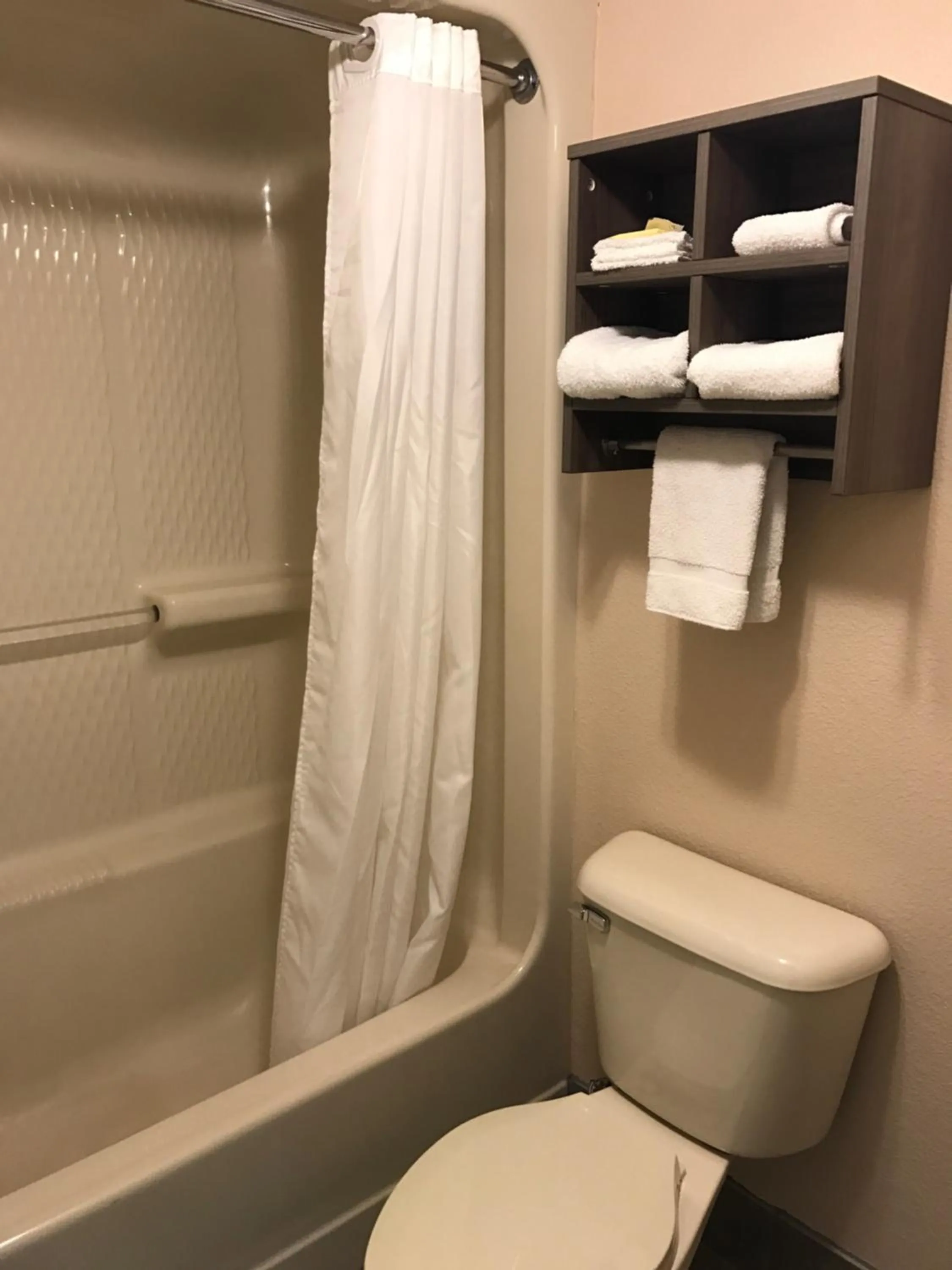 Bedroom in Legacy Inn - Gallatin