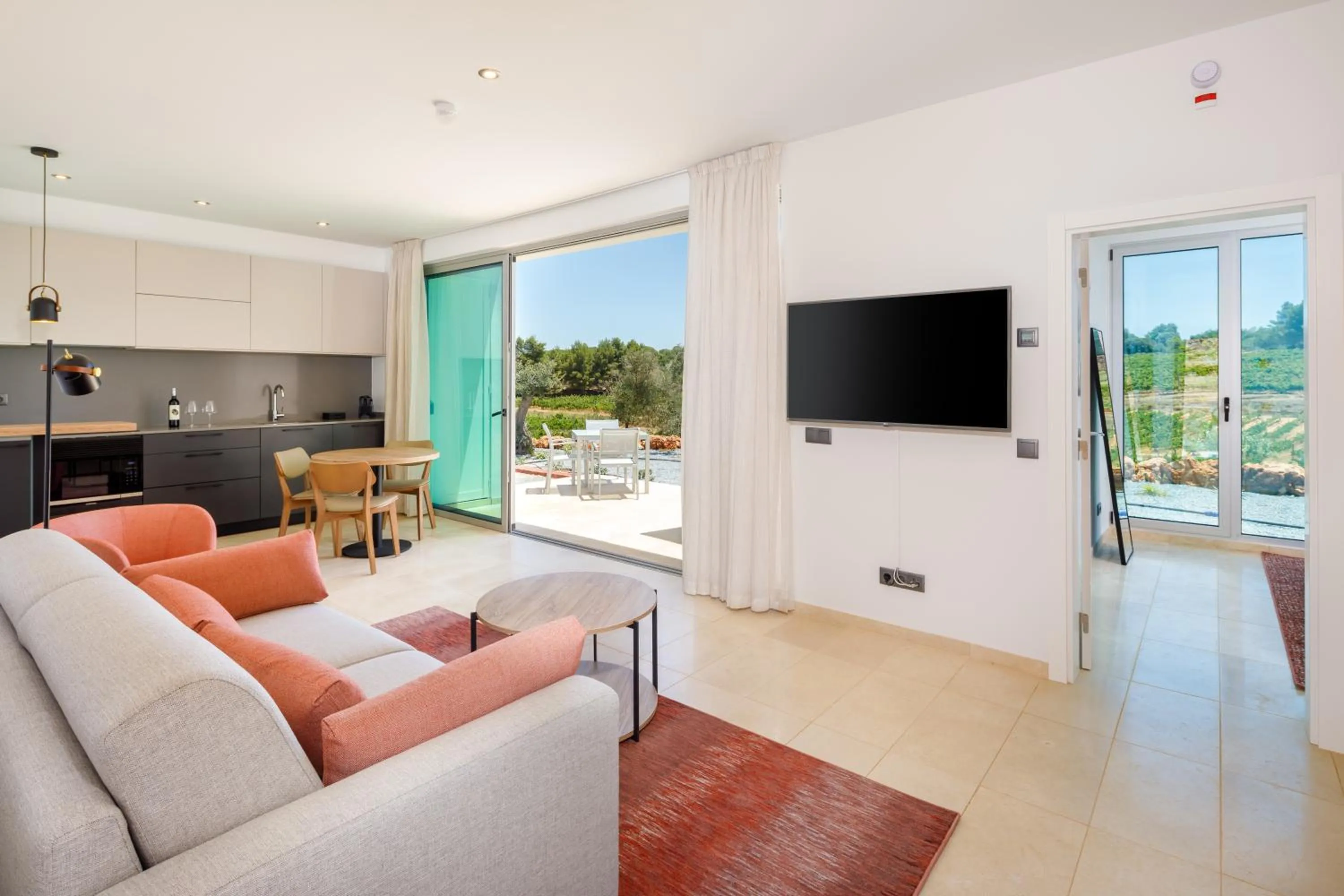 One-Bedroom Apartment with Vineyard View in Quinta dos Vales Wine Estate