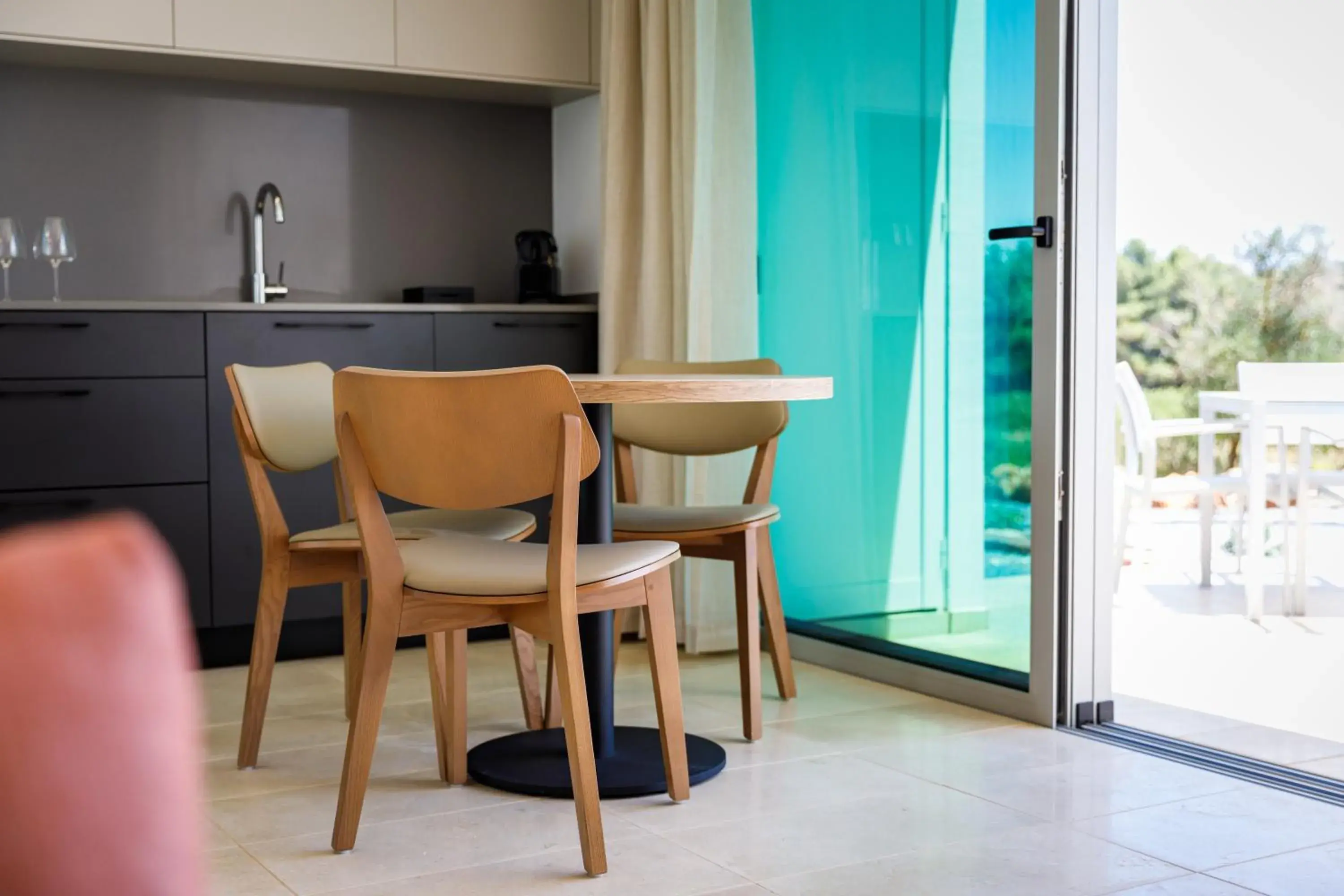 One-Bedroom Apartment with Vineyard View in Quinta dos Vales Wine Estate One-Bedroom Apartment with Vineyard View in Quinta dos Vales Wine Estate