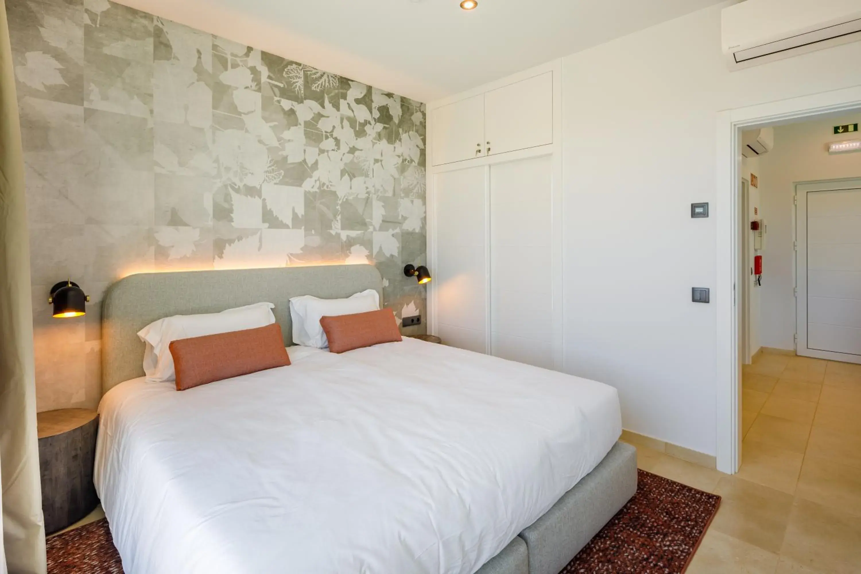 One-Bedroom Apartment with Vineyard View in Quinta dos Vales Wine Estate One-Bedroom Apartment with Vineyard View in Quinta dos Vales Wine Estate