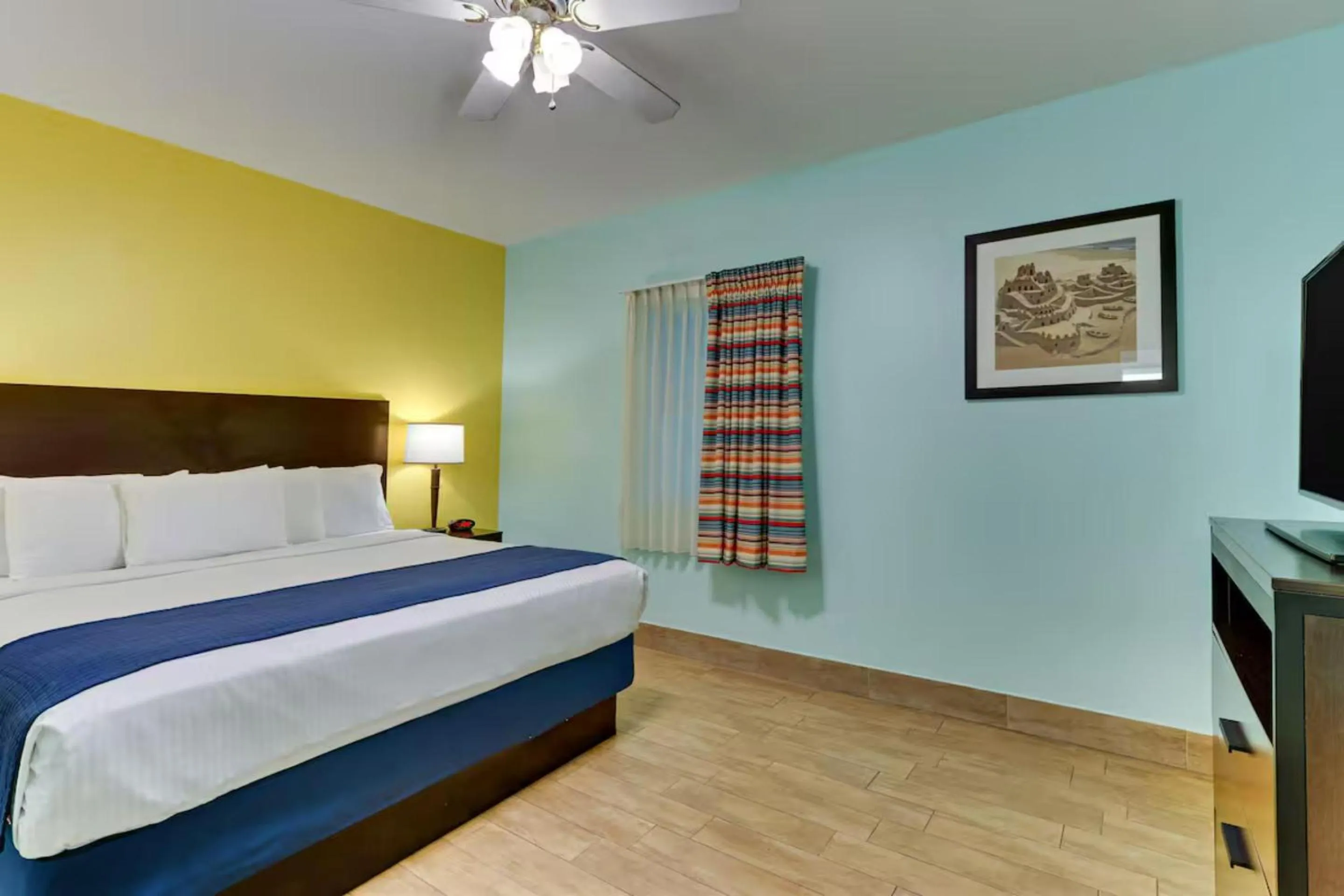 Bedroom, Bed in The Island Hotel Near Beach Port Aransas