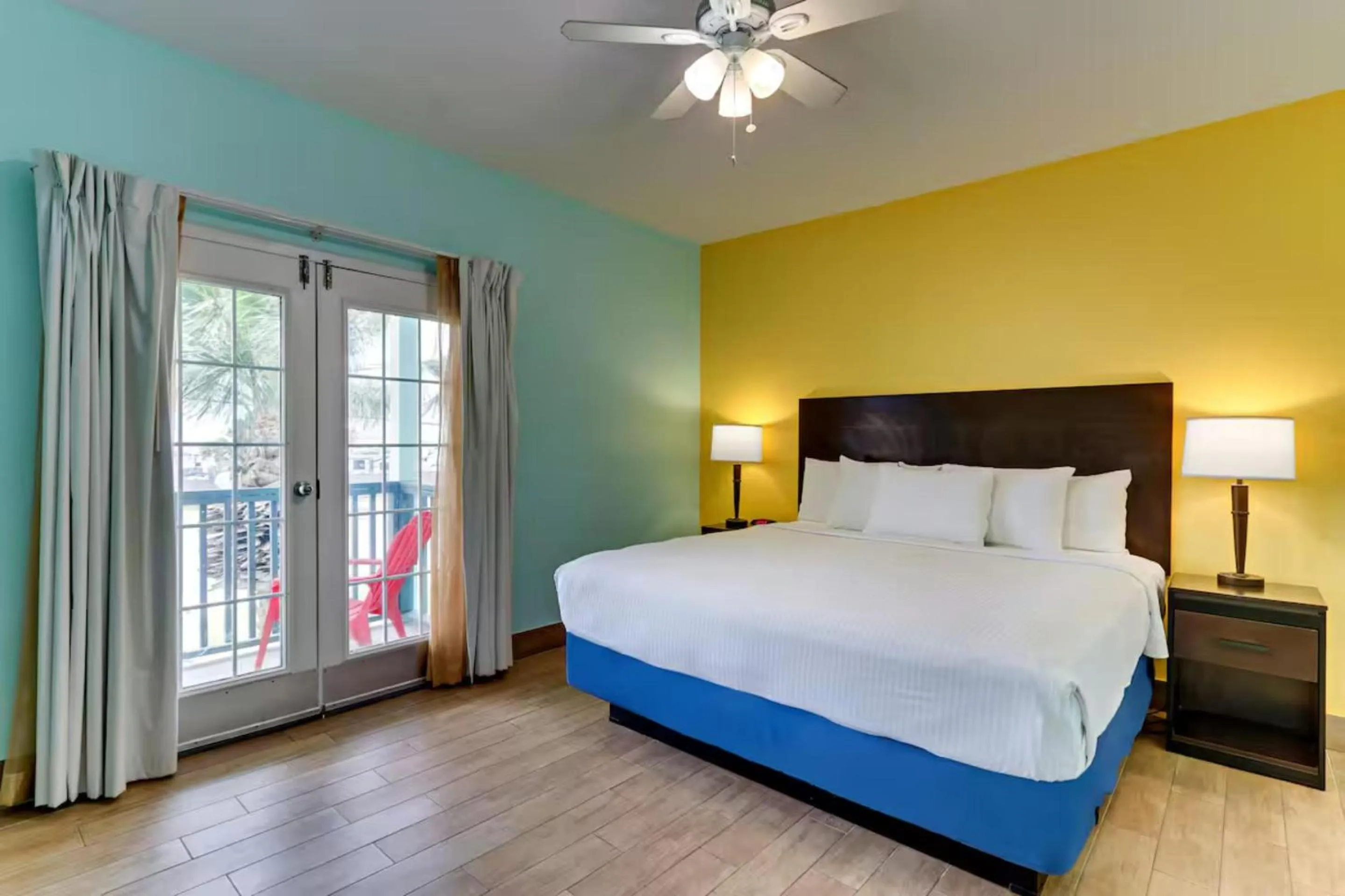 Bedroom, Bed in The Island Hotel Near Beach Port Aransas