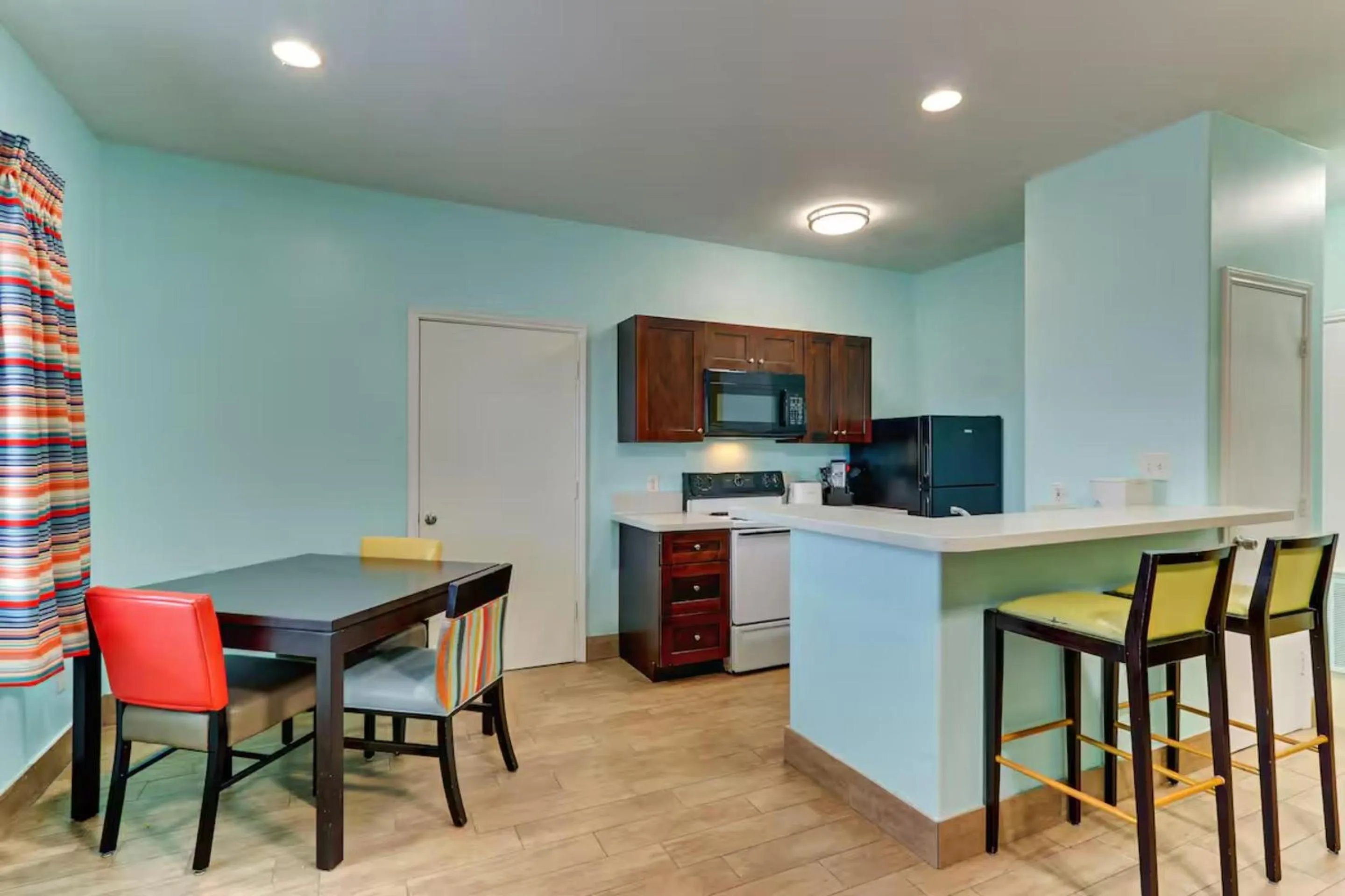 Dining area in The Island Hotel Near Beach Port Aransas