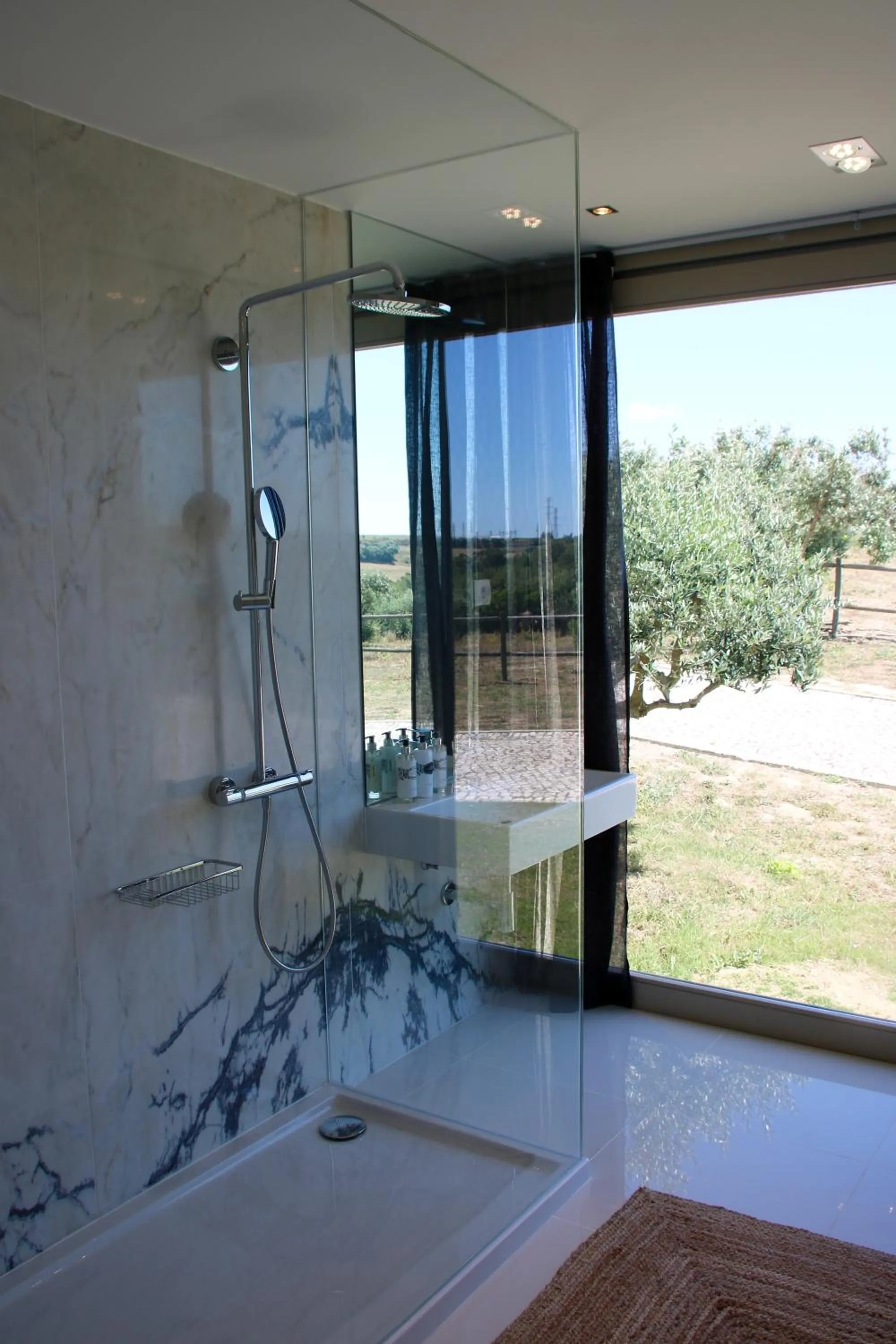 Shower in Quinta Tagus