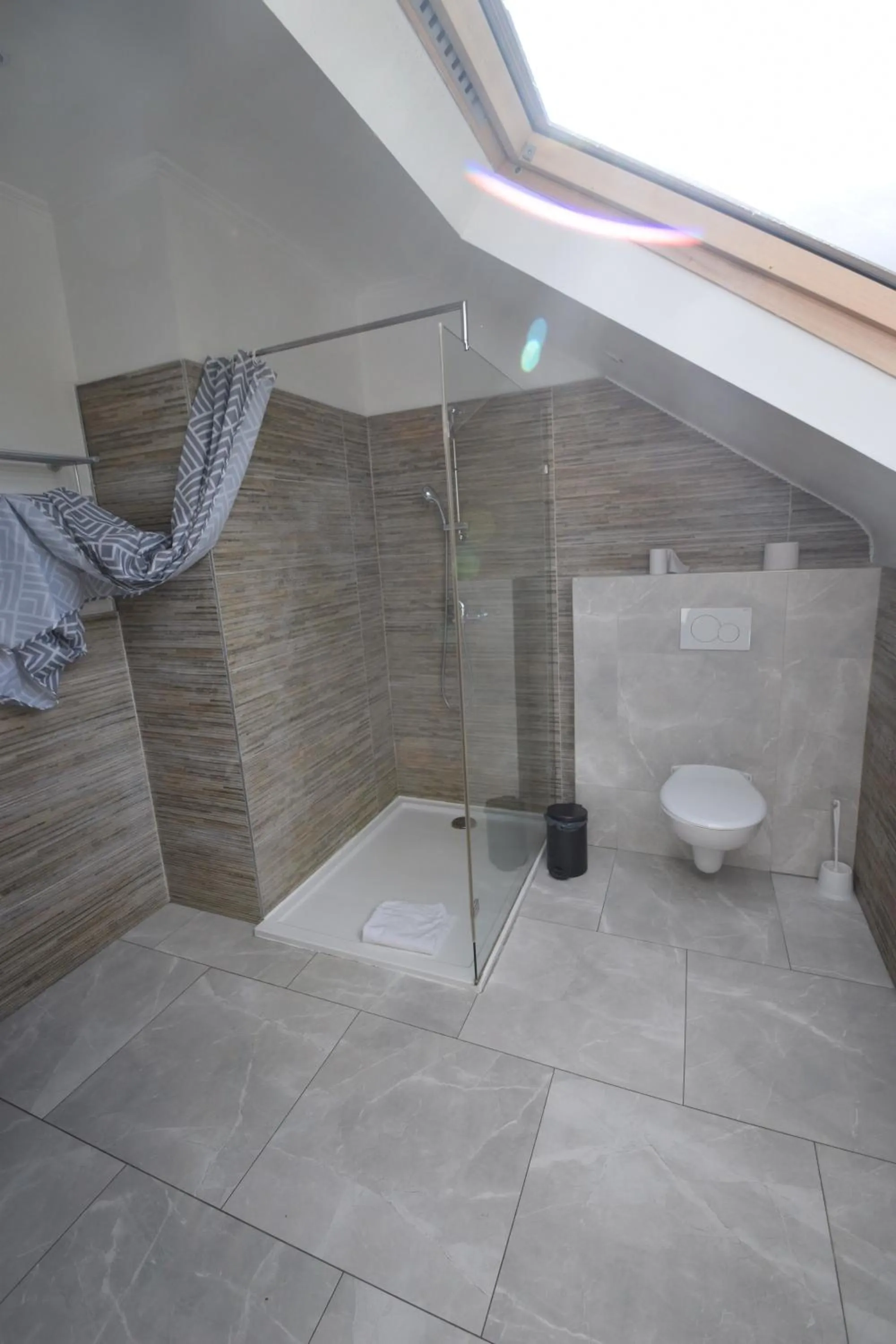 Shower in Budget Flats Brussels