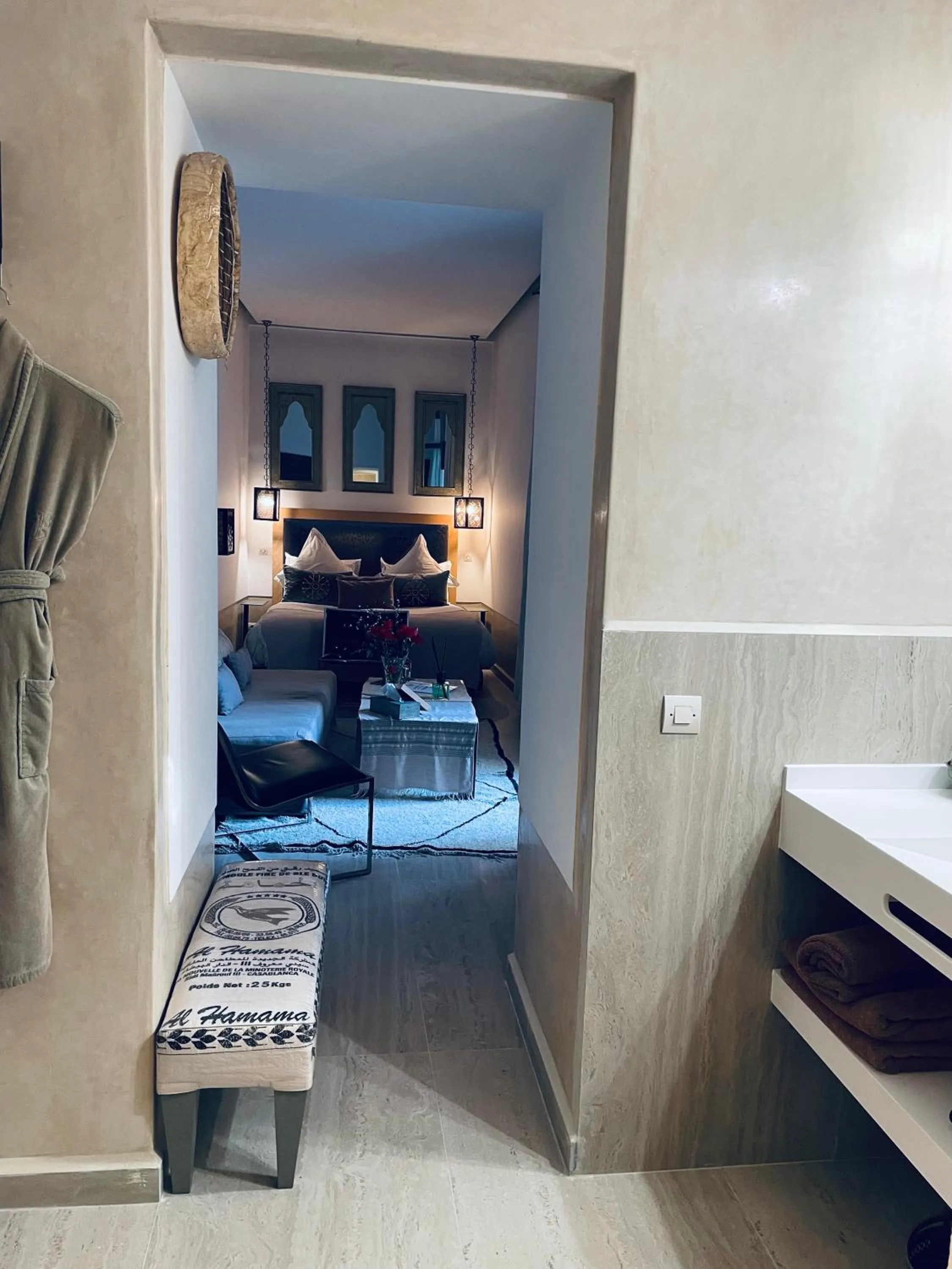 Photo of the whole room, Bed in Riad Dar 73