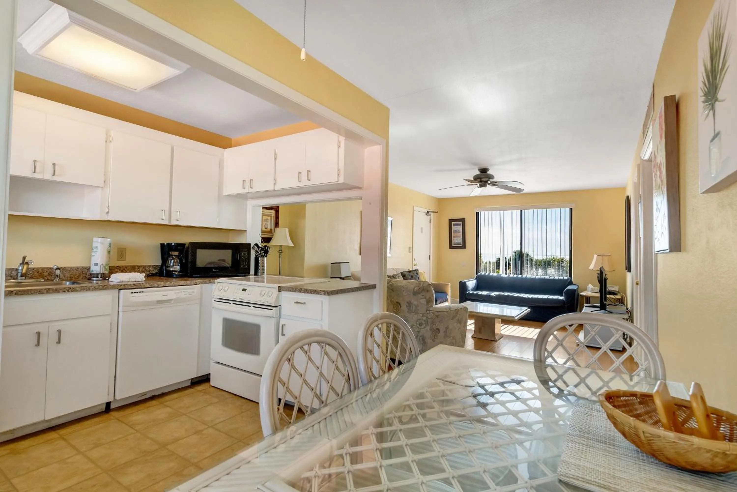 Kitchen or kitchenette in Gulf Winds Resort by Travel Resort Services