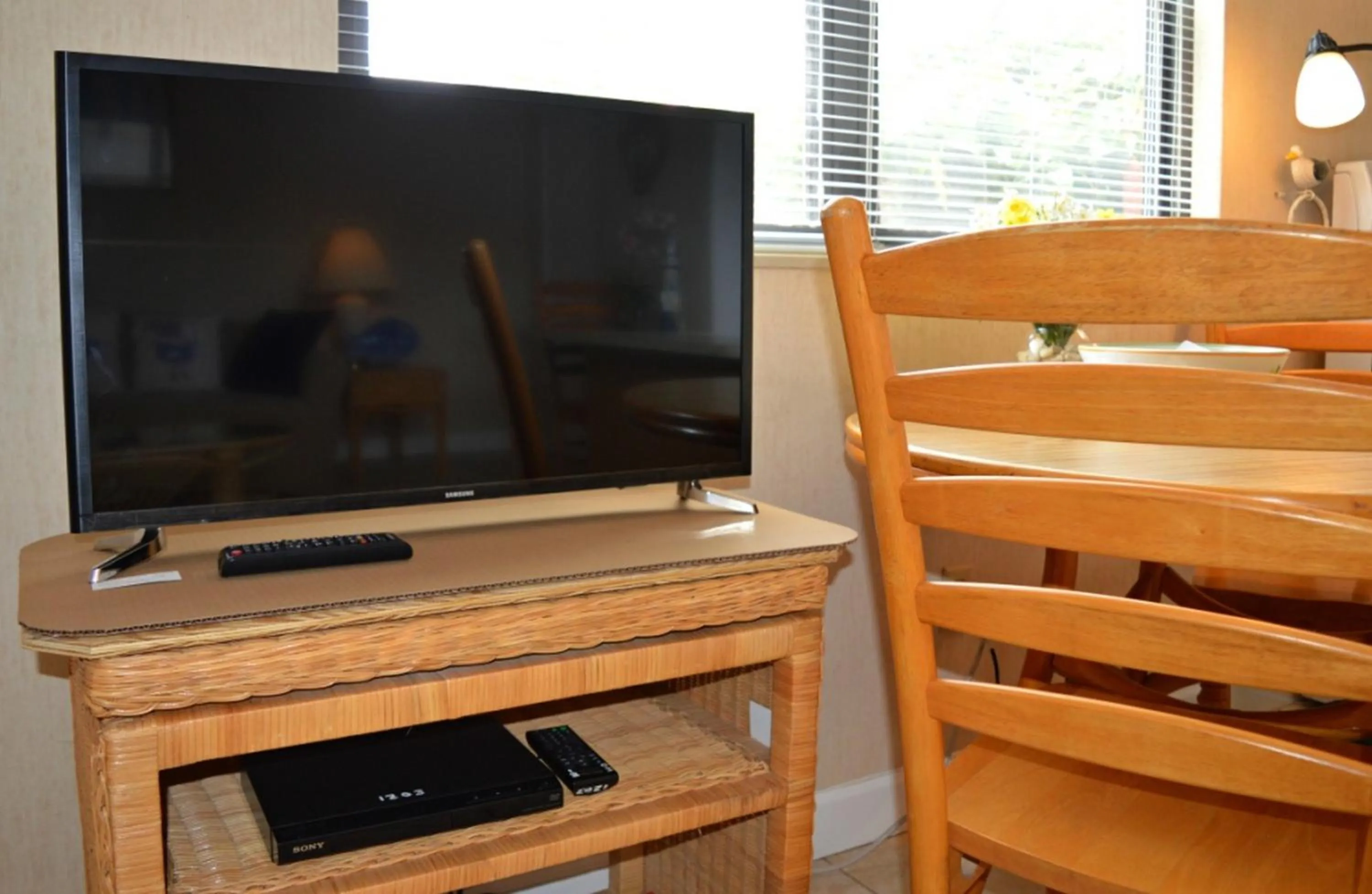 TV and multimedia in Gulf Winds Resort by Travel Resort Services