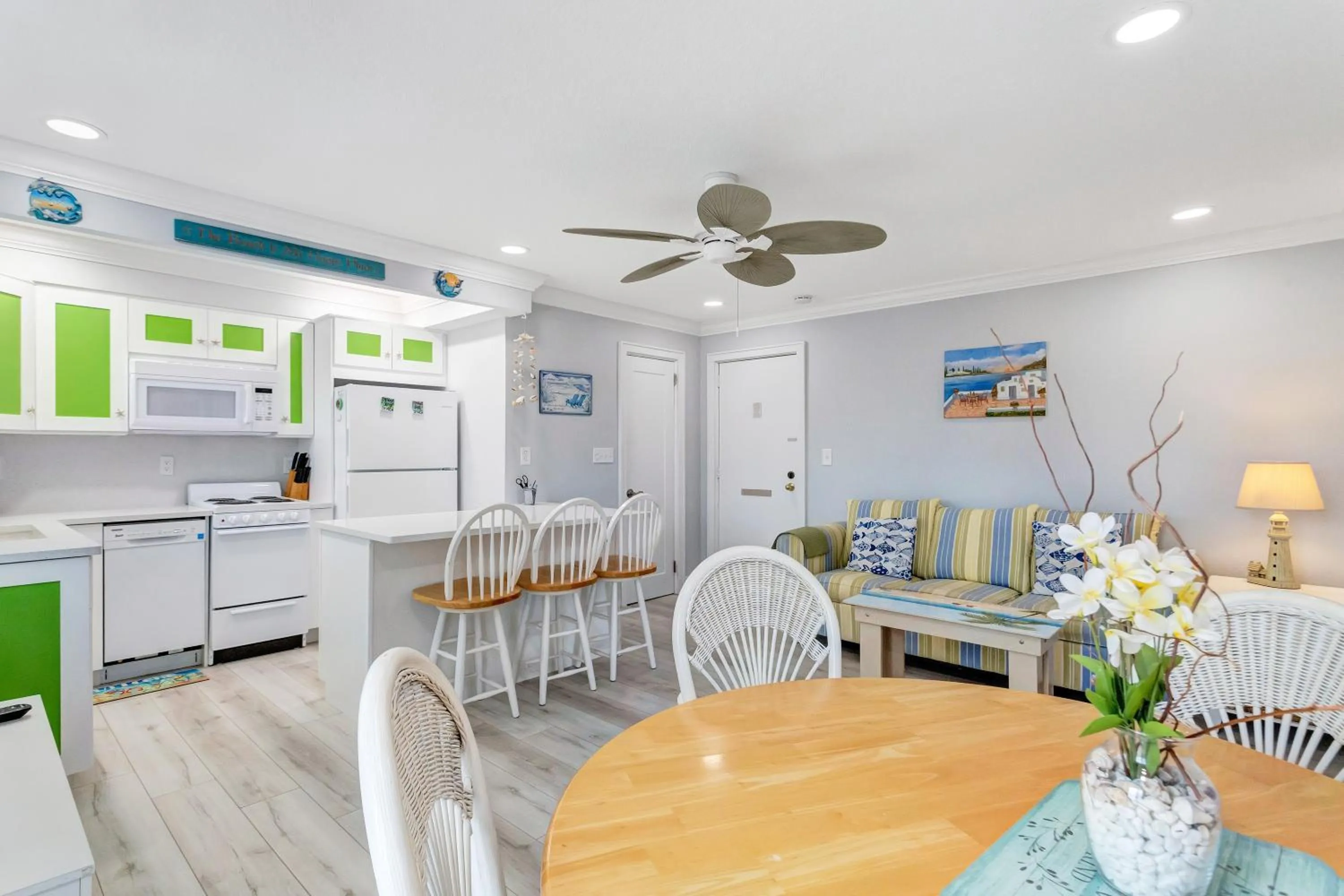 Photo of the whole room in Gulf Winds Resort by Travel Resort Services