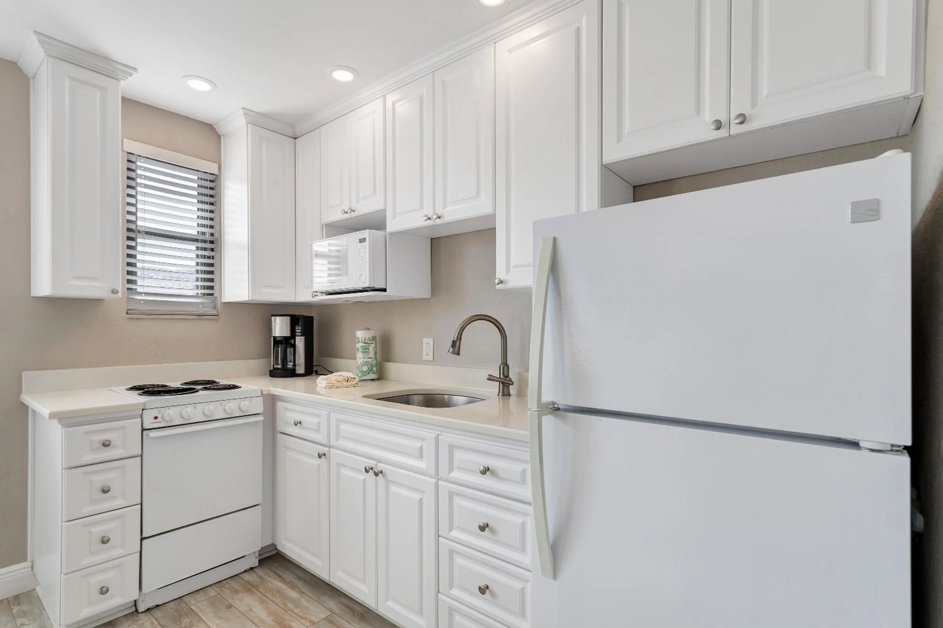 Kitchen or kitchenette in Gulf Winds Resort by Travel Resort Services