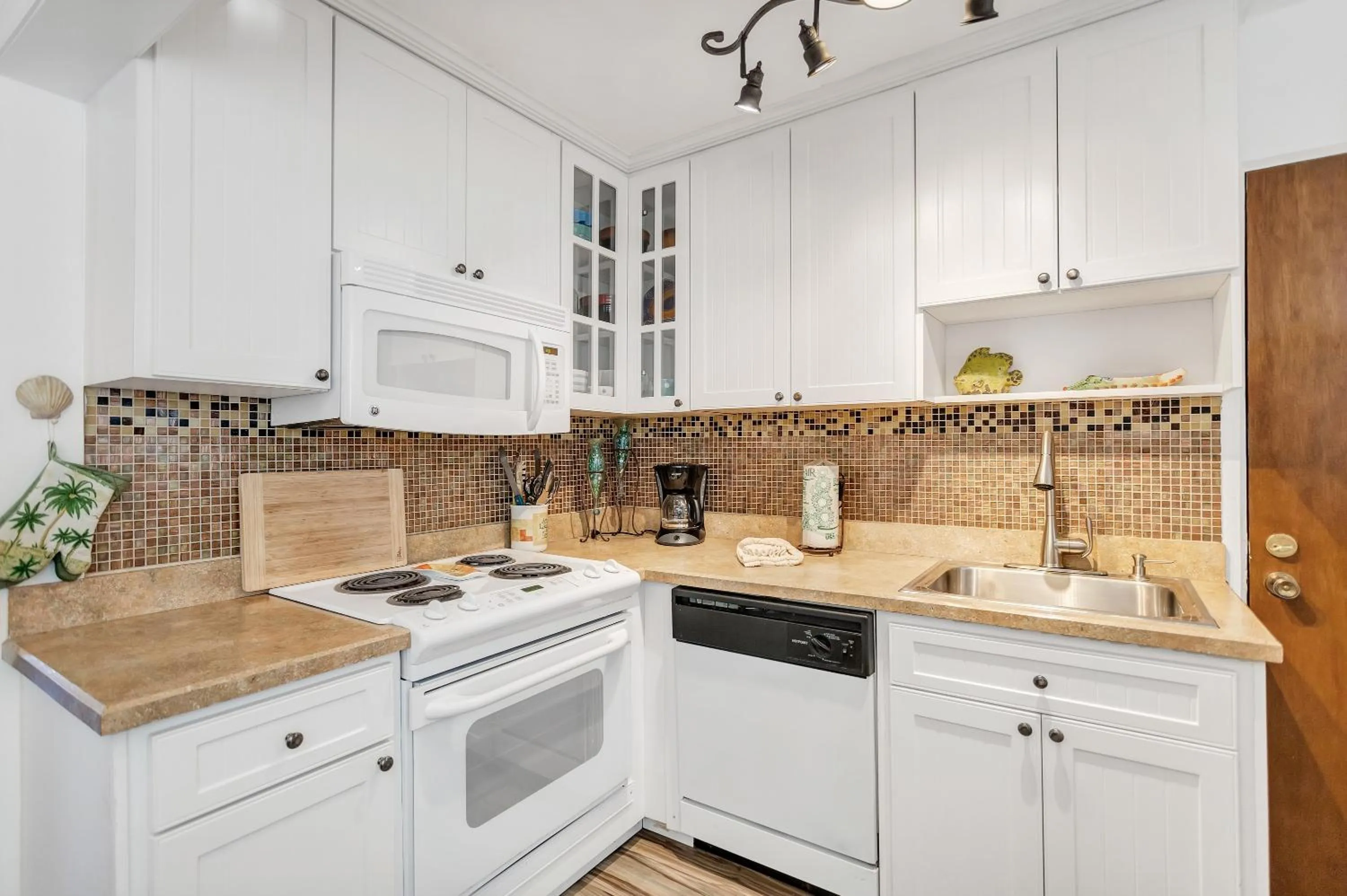 Kitchen or kitchenette in Gulf Winds Resort by Travel Resort Services