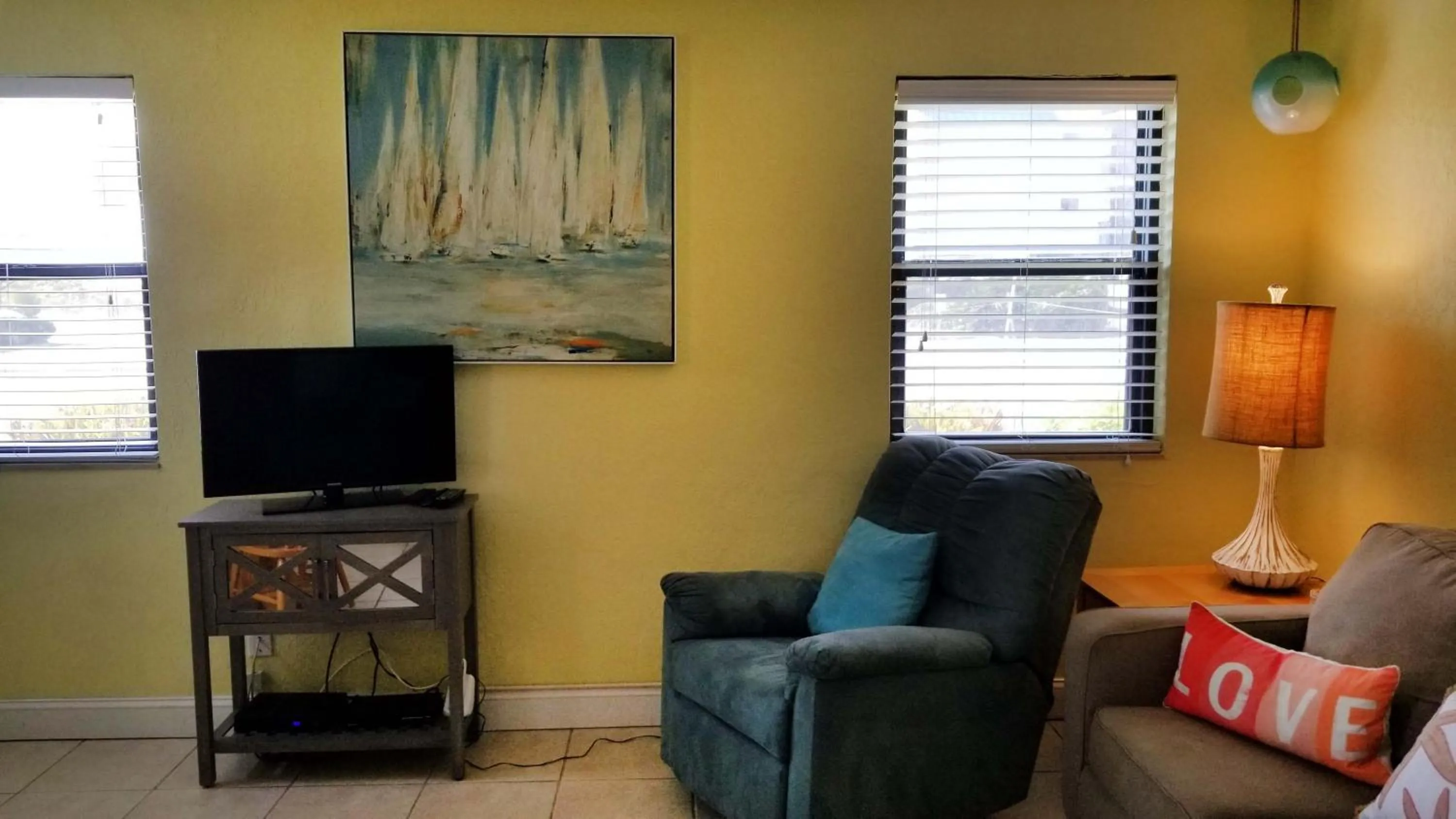 TV and multimedia in Gulf Winds Resort by Travel Resort Services