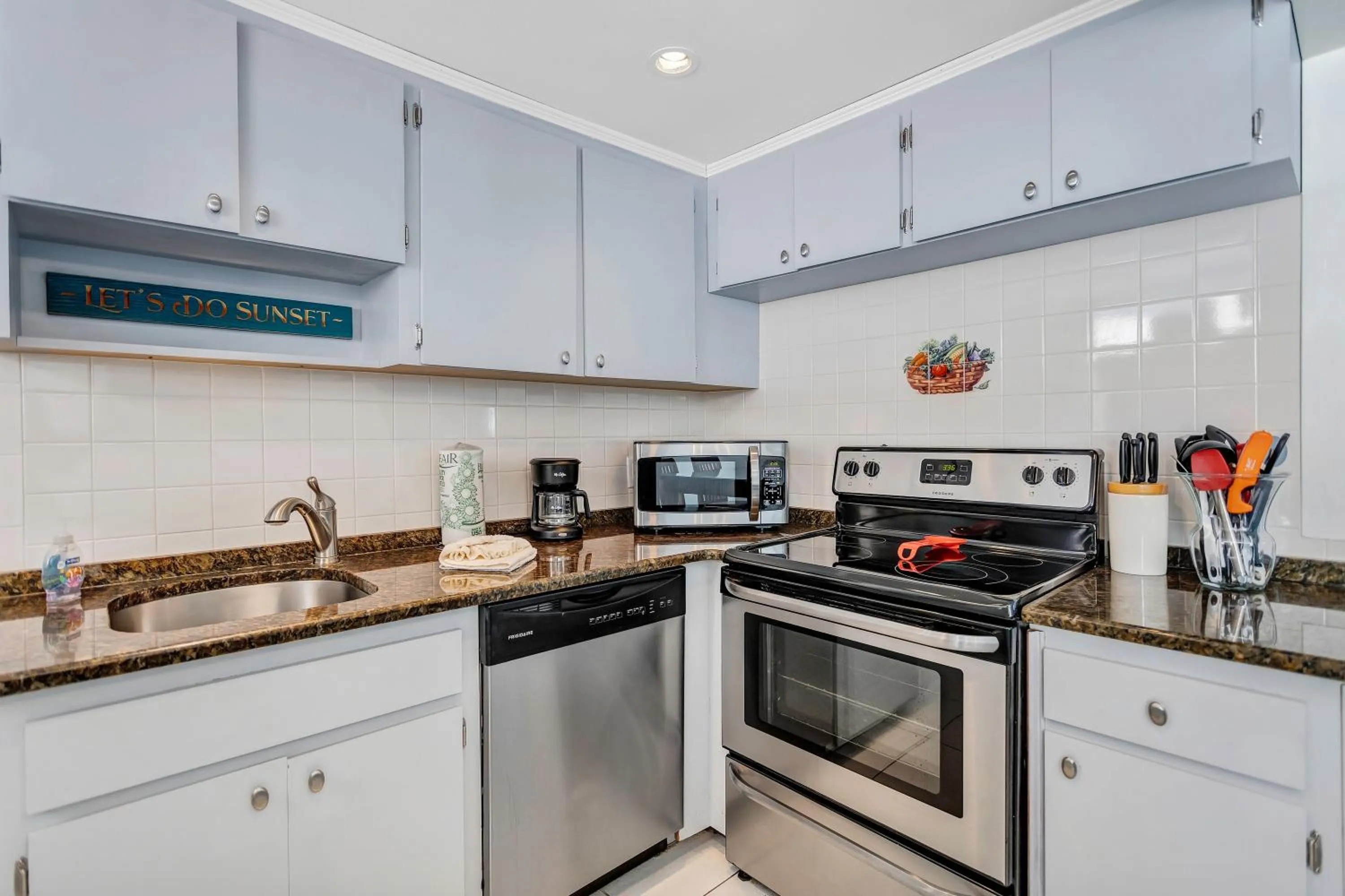 Kitchen or kitchenette in Gulf Winds Resort by Travel Resort Services