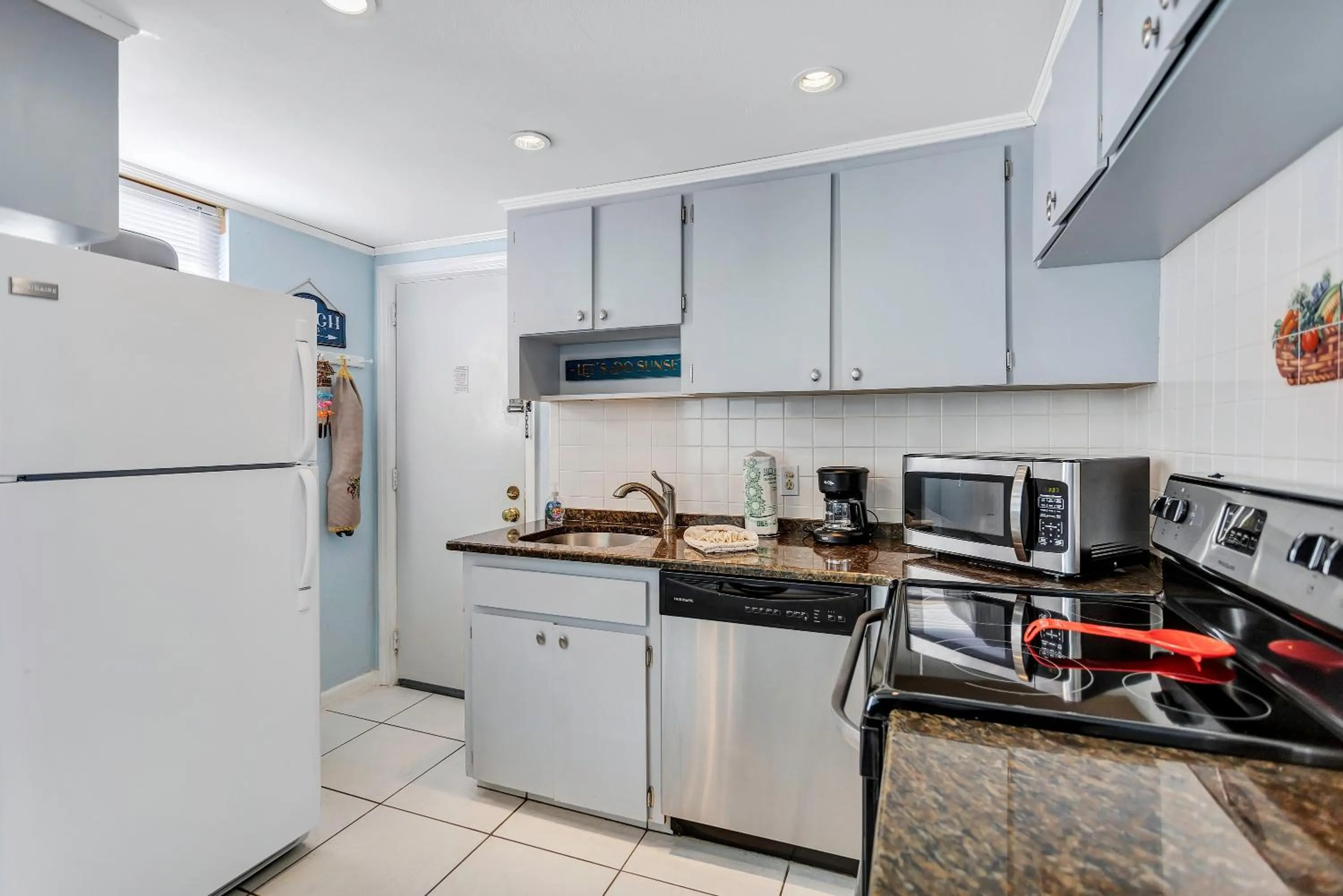 Kitchen or kitchenette in Gulf Winds Resort by Travel Resort Services