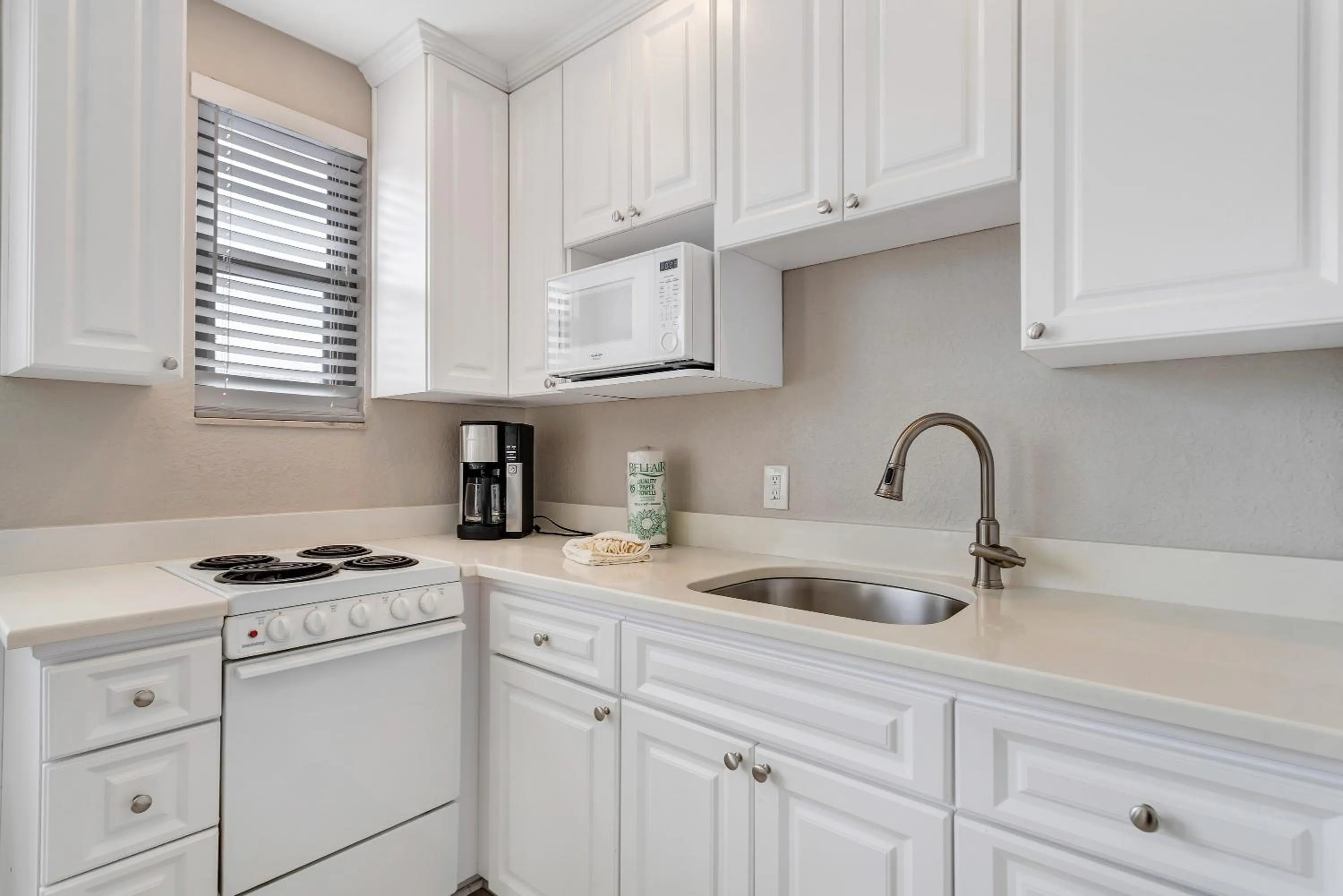 Kitchen or kitchenette in Gulf Winds Resort by Travel Resort Services