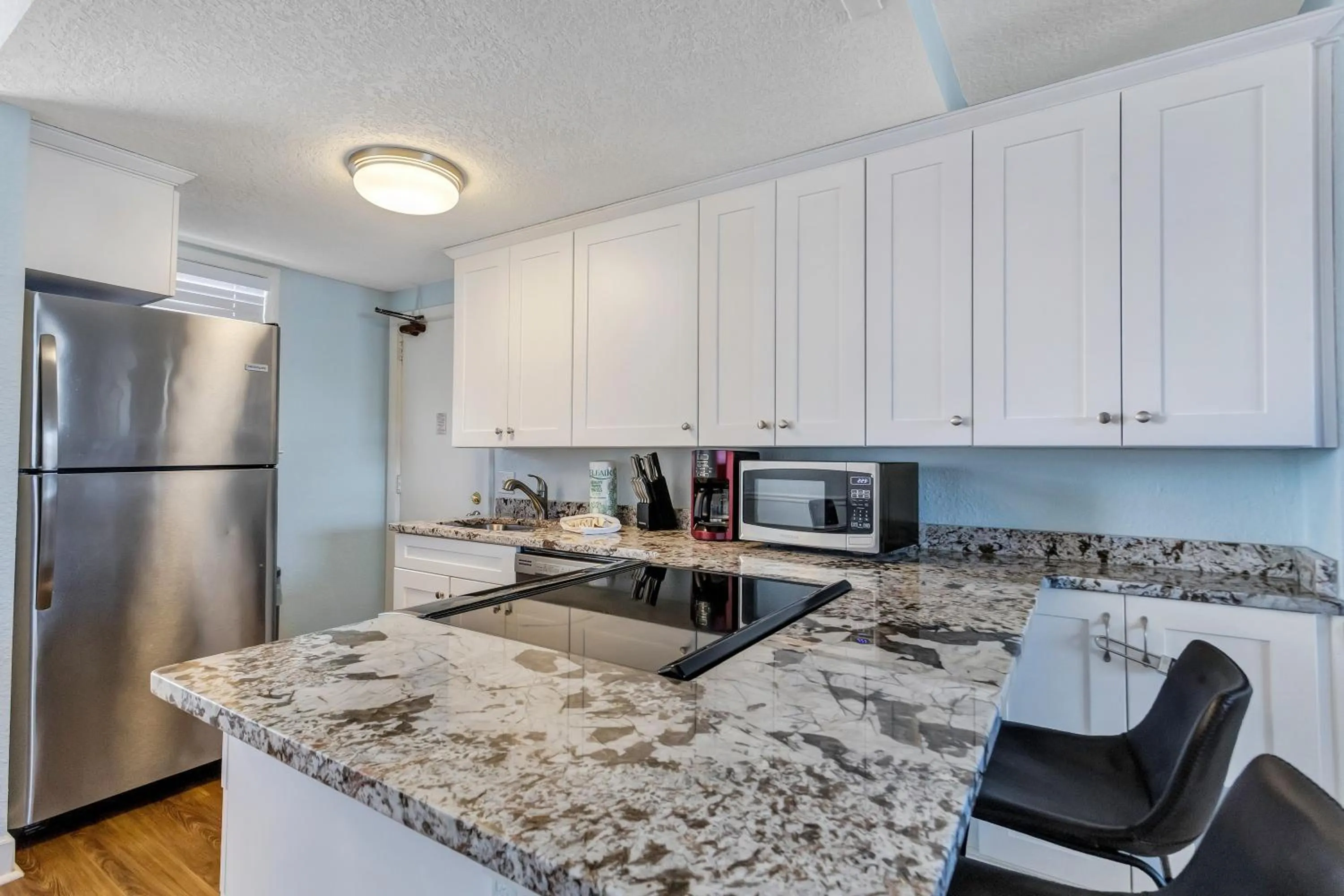 Kitchen or kitchenette in Gulf Winds Resort by Travel Resort Services