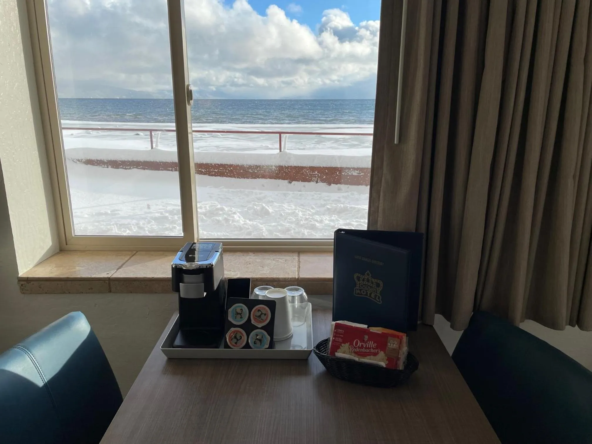 Coffee/tea facilities in Crown Motel